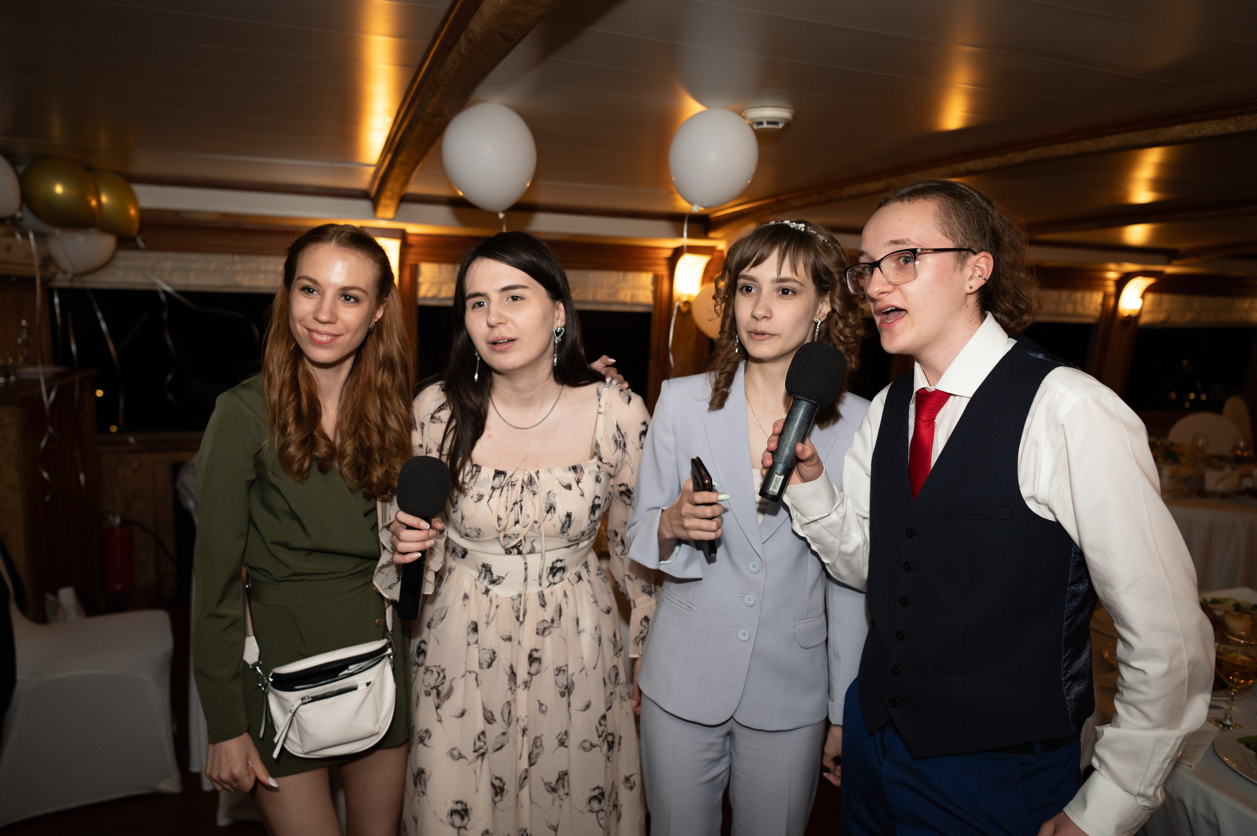 Выпускной вечер 11 класс на теплоходе. Детский и семейный фотограф г. Москва Оксана Катаджи