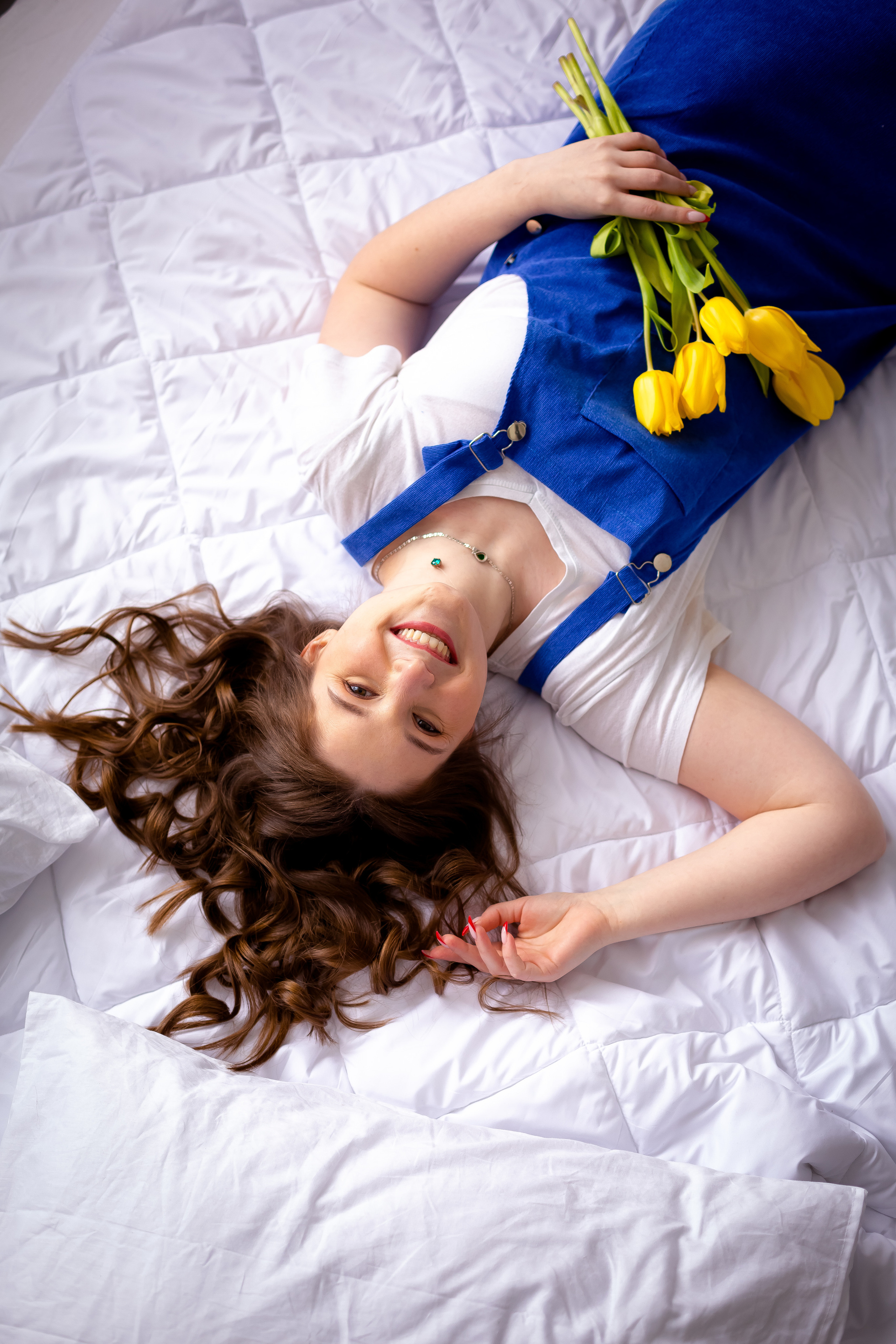 Девушка с тюльпанами