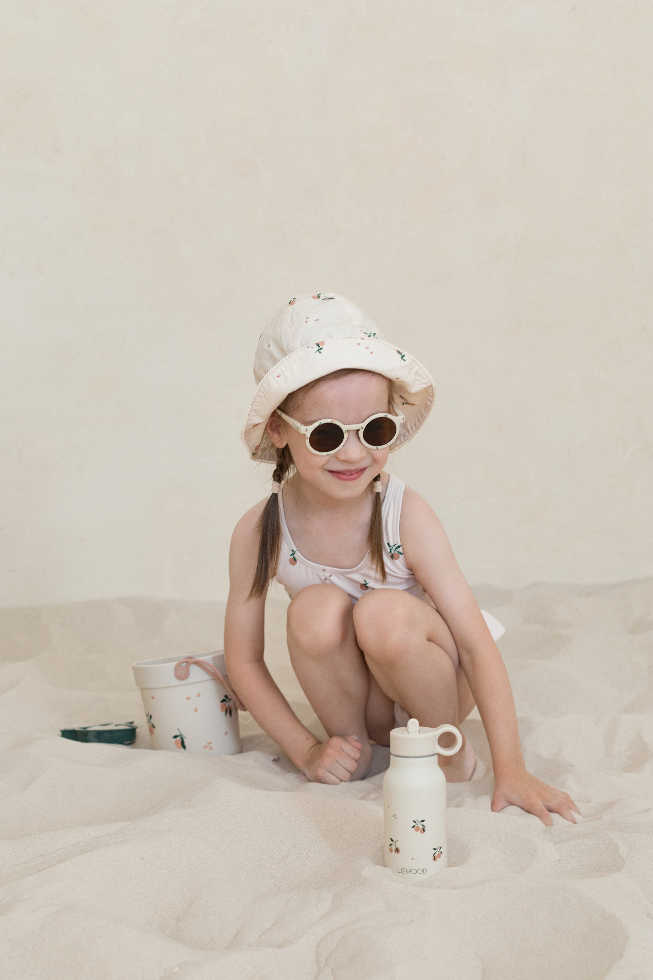 Фотосессия в песке для детского бренда. Детский и контент фотограф Надя Волкова Санкт-Петербург