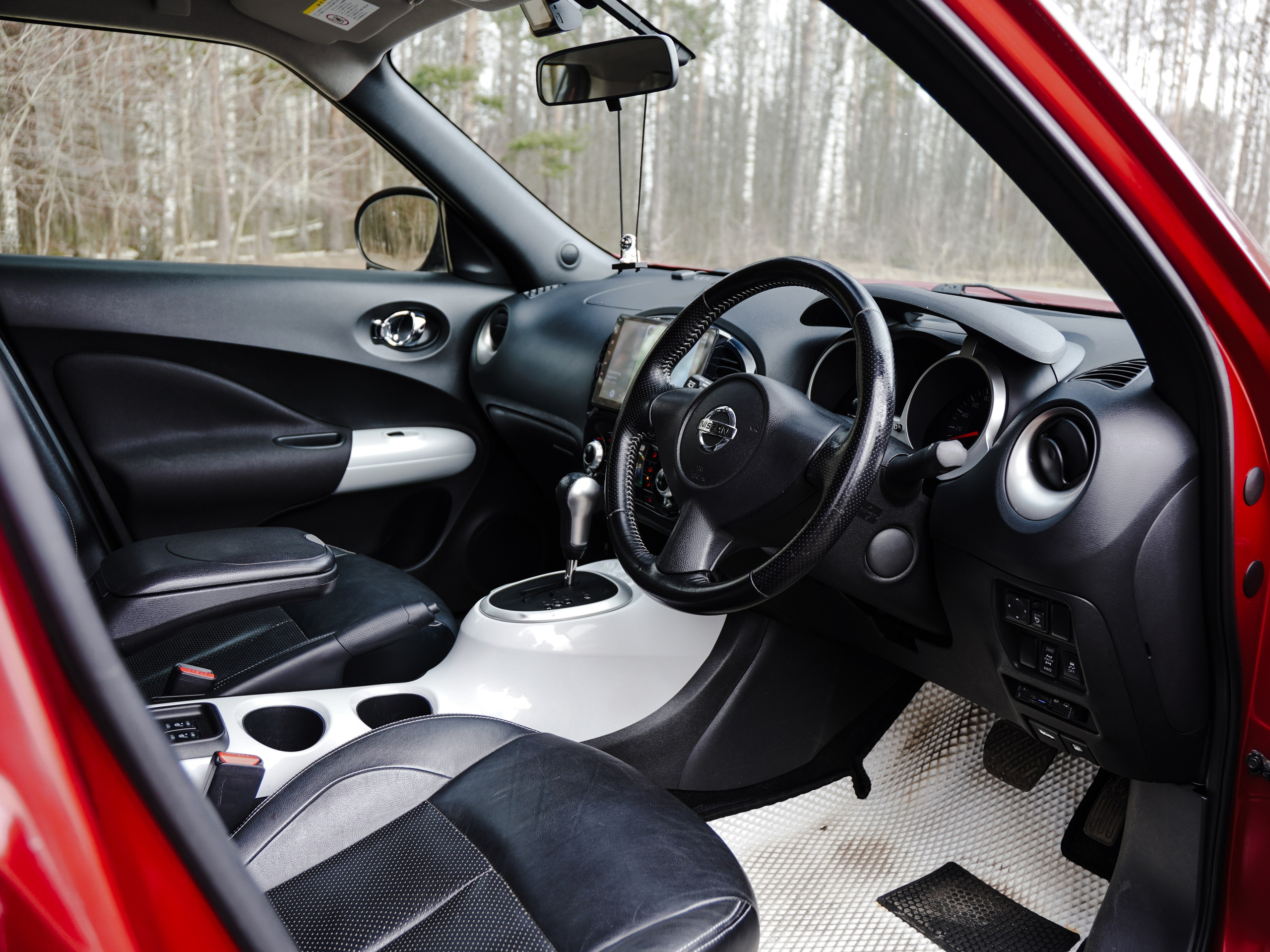 NISSAN JUKE JAPAN. Opasnophoto