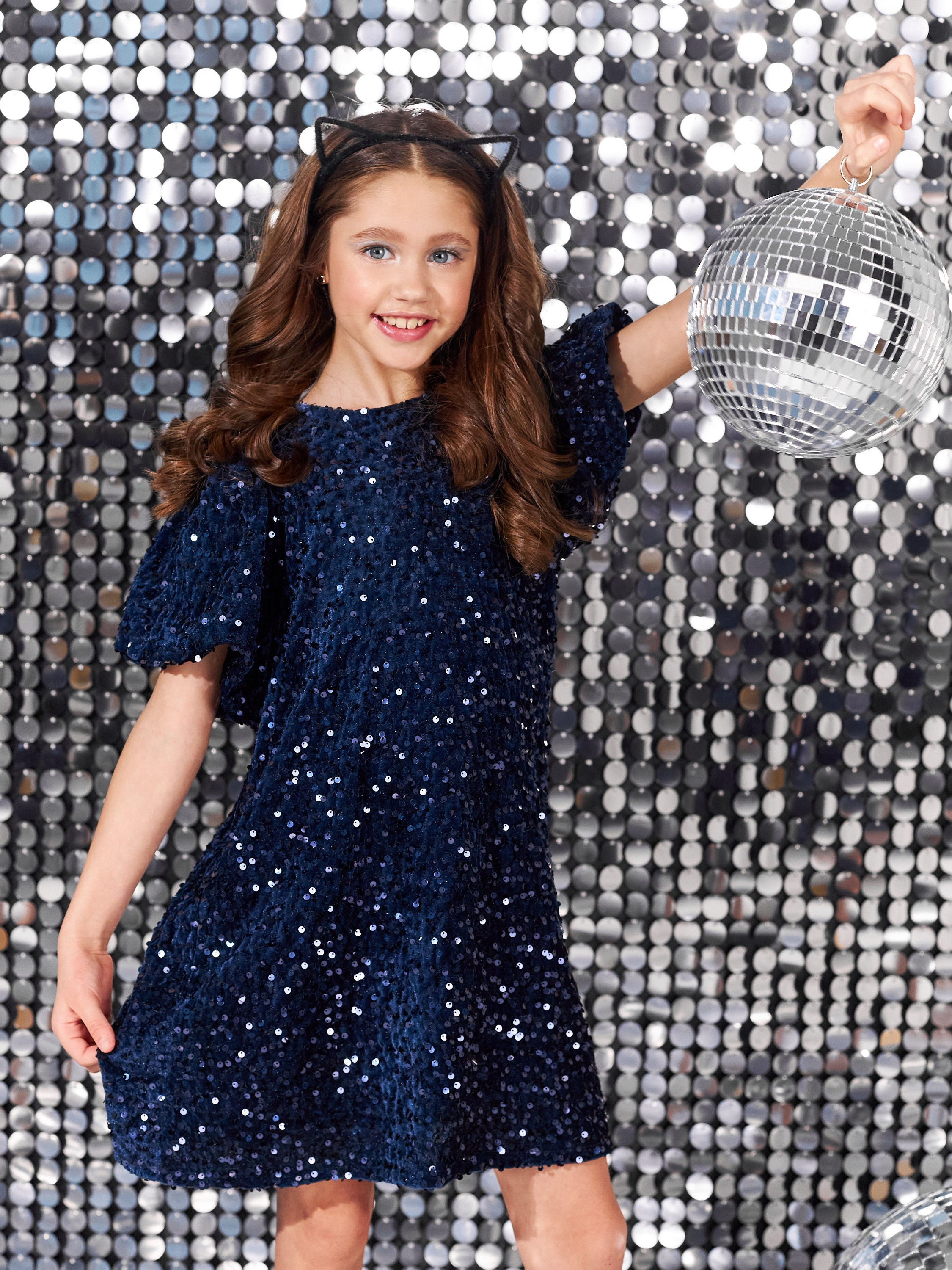 Фотосъемка детских новогодних костюмов Екатеринбург Wildberries ВБ Ozon Озон фотосессия детей Екб заказать цена фотосъемка товара WB карнава. Фотограф Екатеринбург Анастасия Жерновская | Маркетплейсы и нейрофото