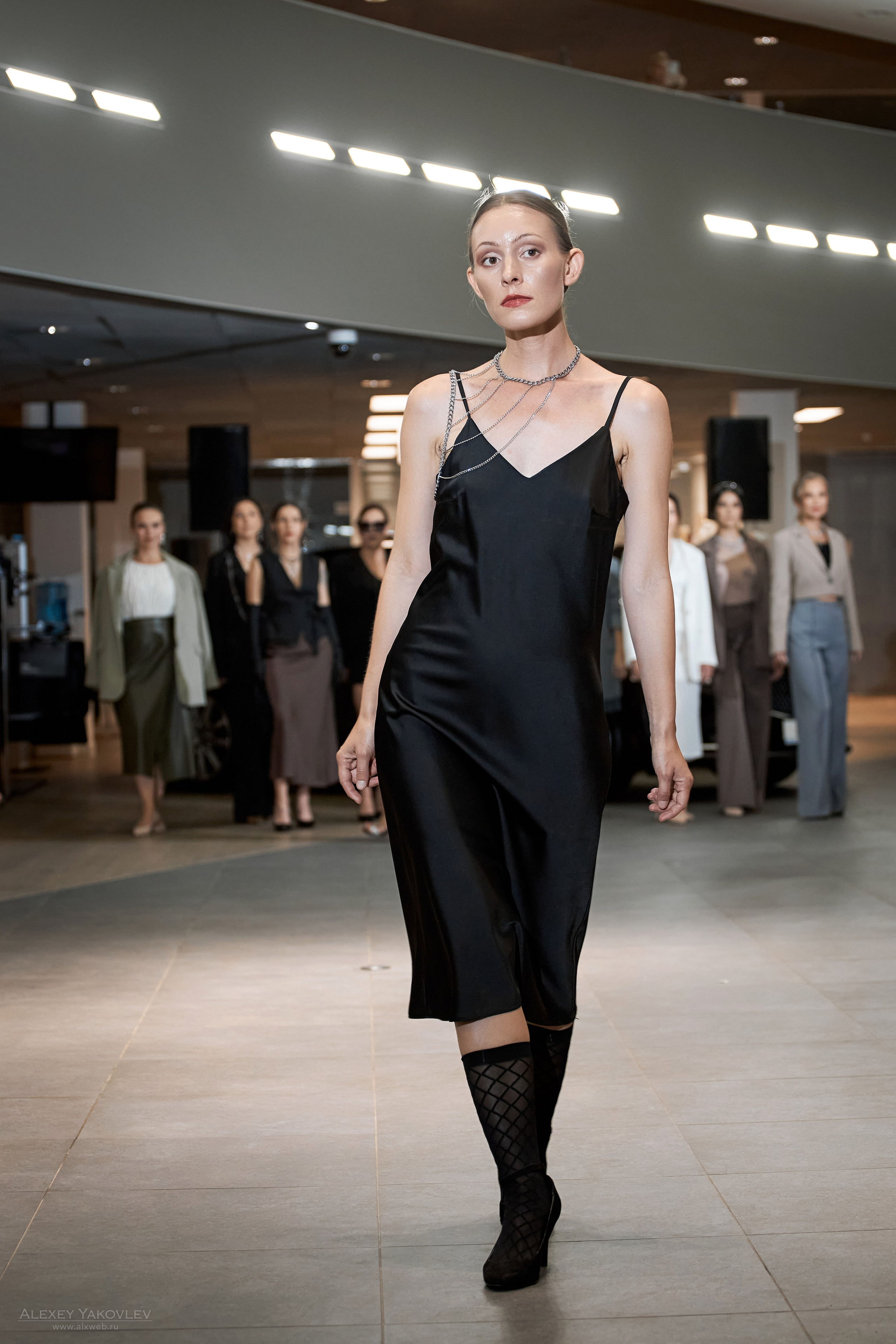 Модный показ PRE-FALL модельной школы Modeling+. Фотограф Алексей Яковлев