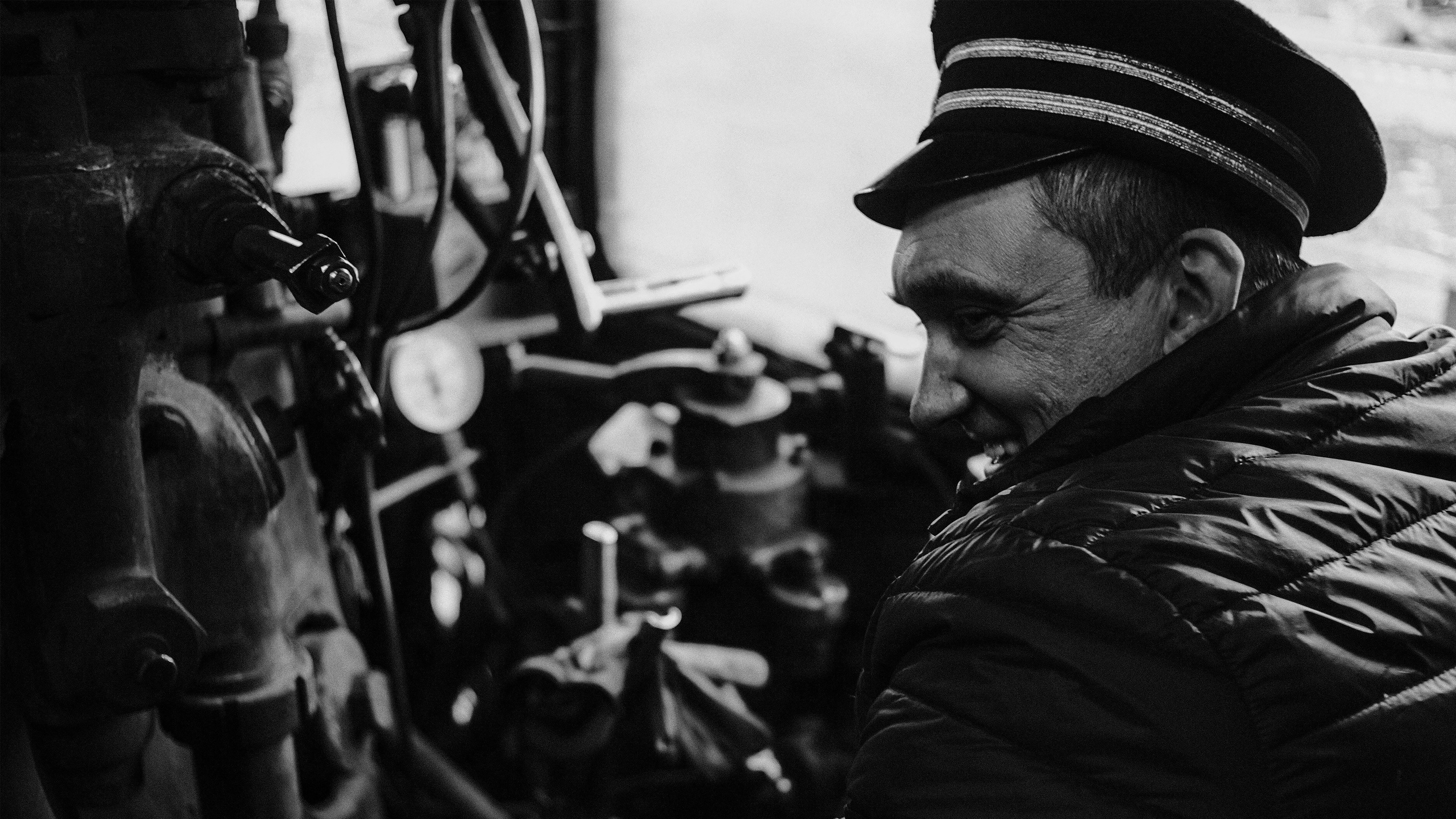 мужской портрет, портрет в поезде