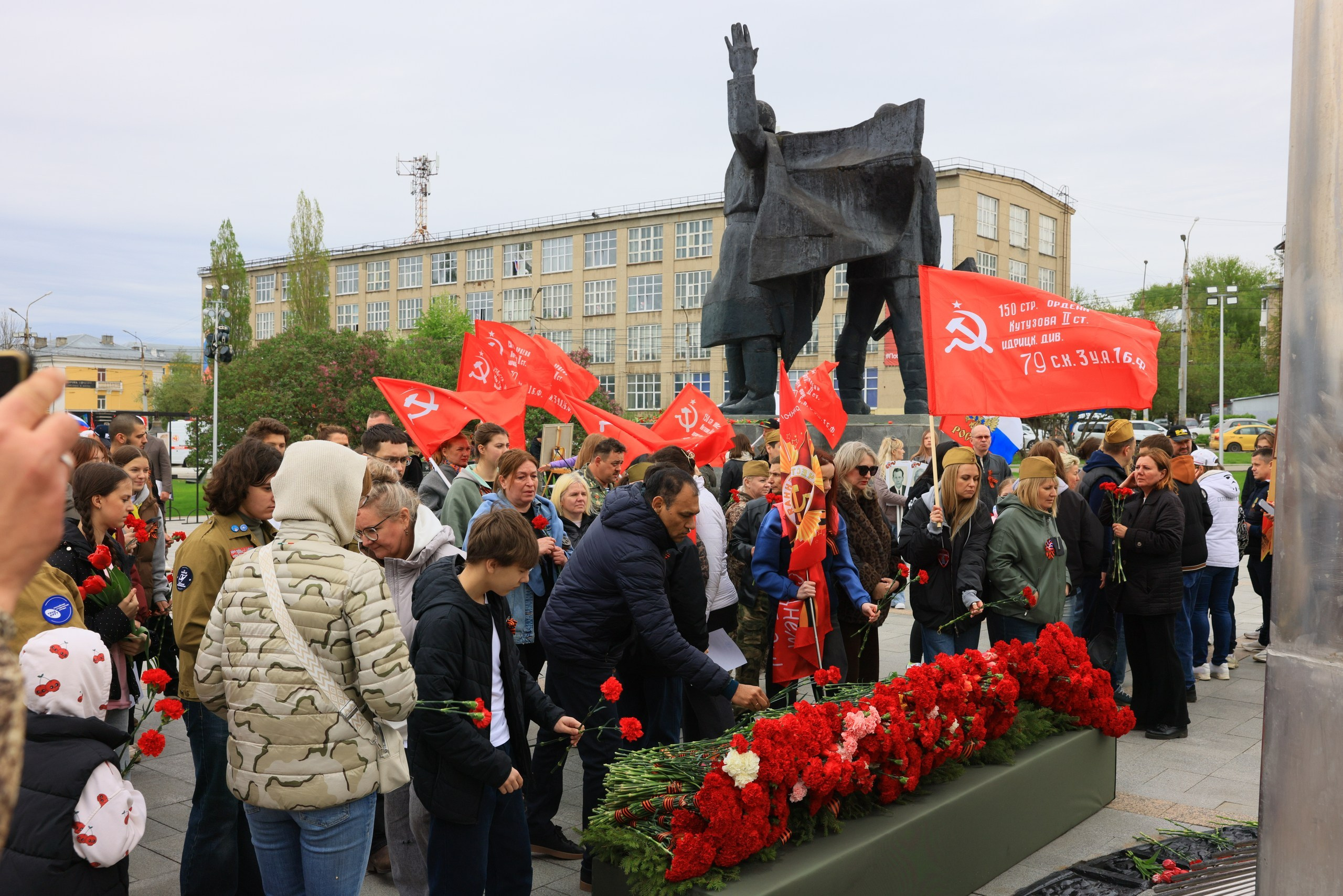 9 мая 2026 Хаммер клуб в День Победы в Туле (У мемориала «Защитникам неба Отечества», музея оружия, «Три штыка». Фотограф в Туле Крупский АнДРей. Фотостудия «КАДР71» в Туле