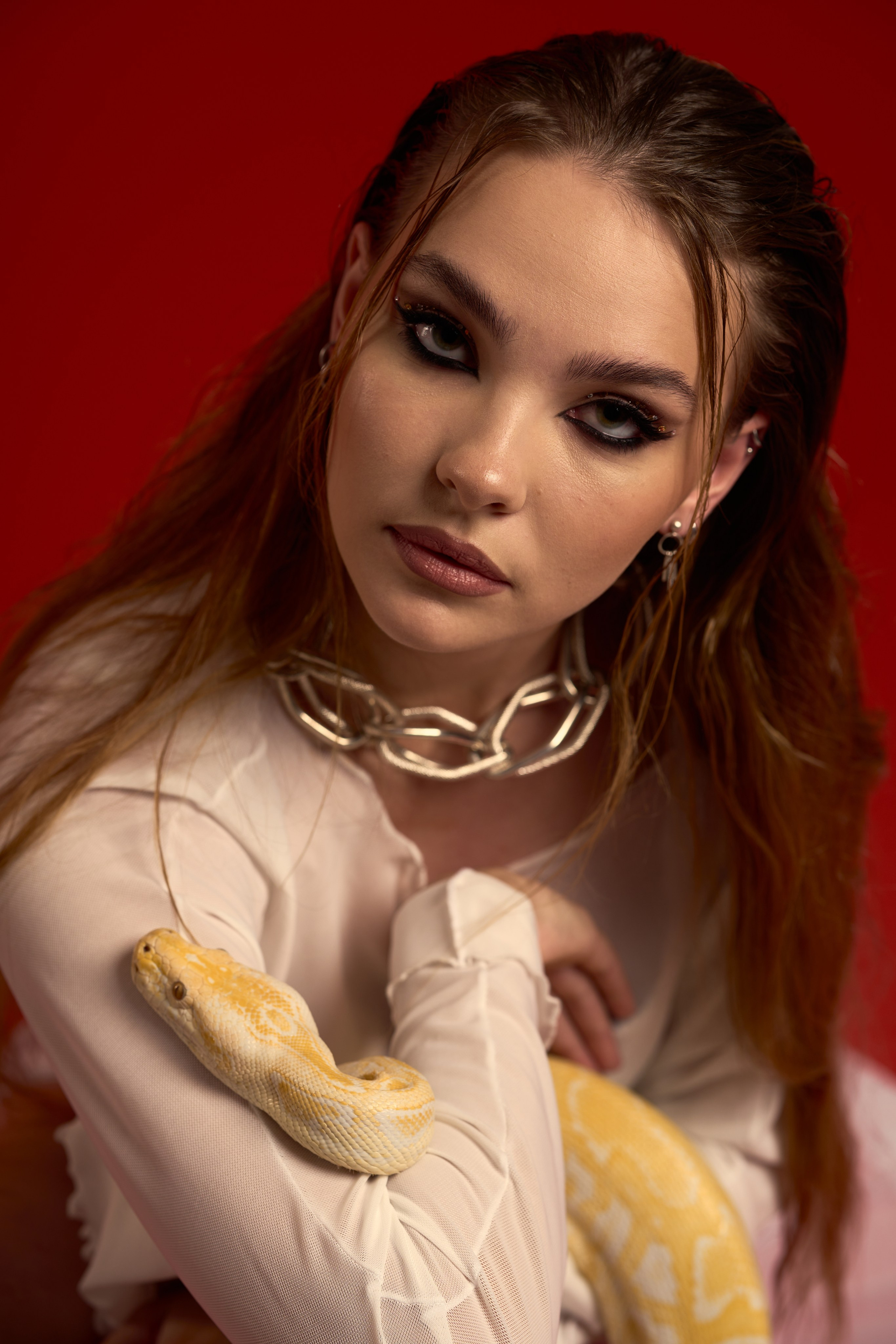 Фотосессия с символом 2025 года. Профессиональный Фотограф и Видеооператор