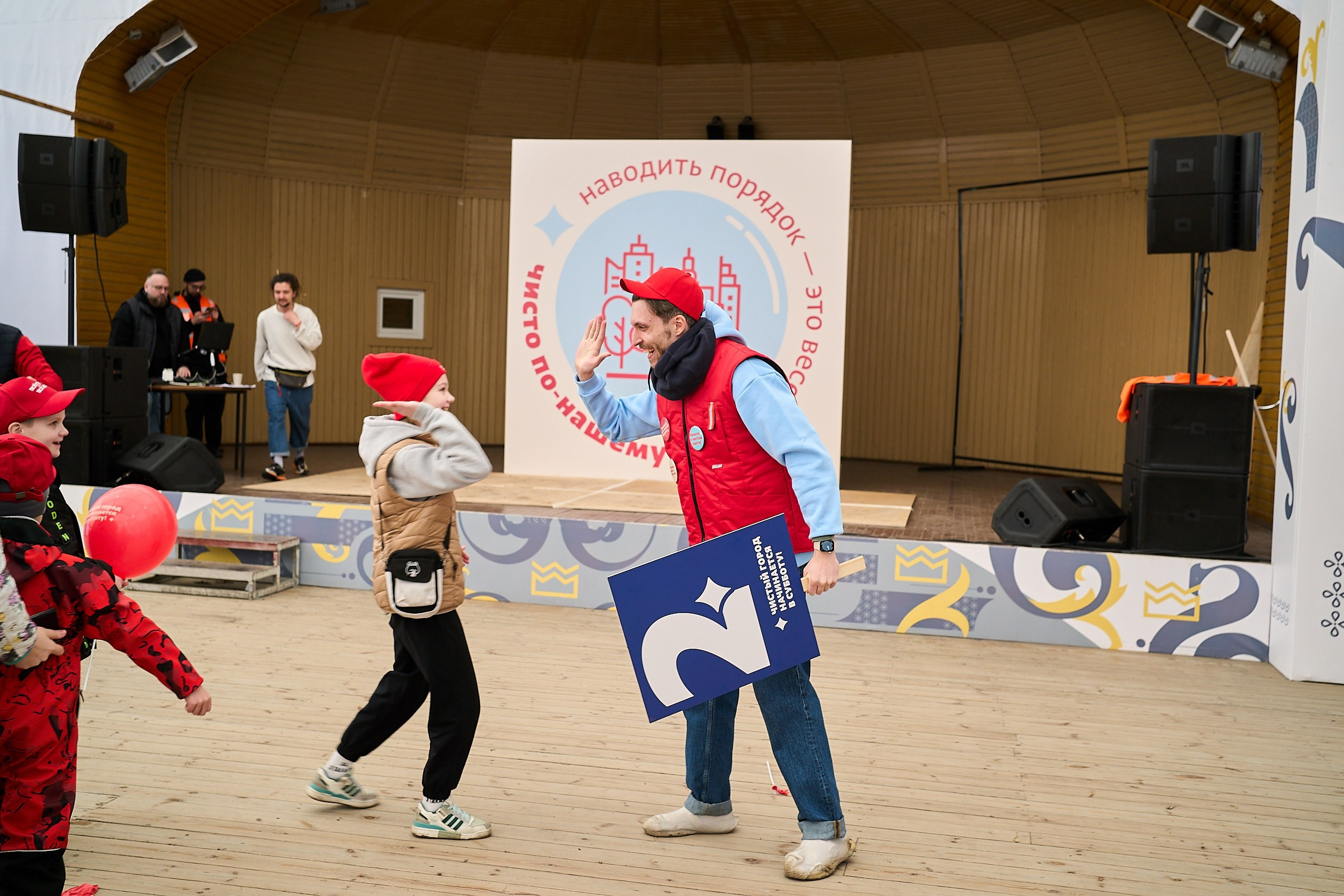 Субботник у Управления делами Мэра и Правительства Москвы. Фотограф и Видеограф в Москве. Олег Корушев