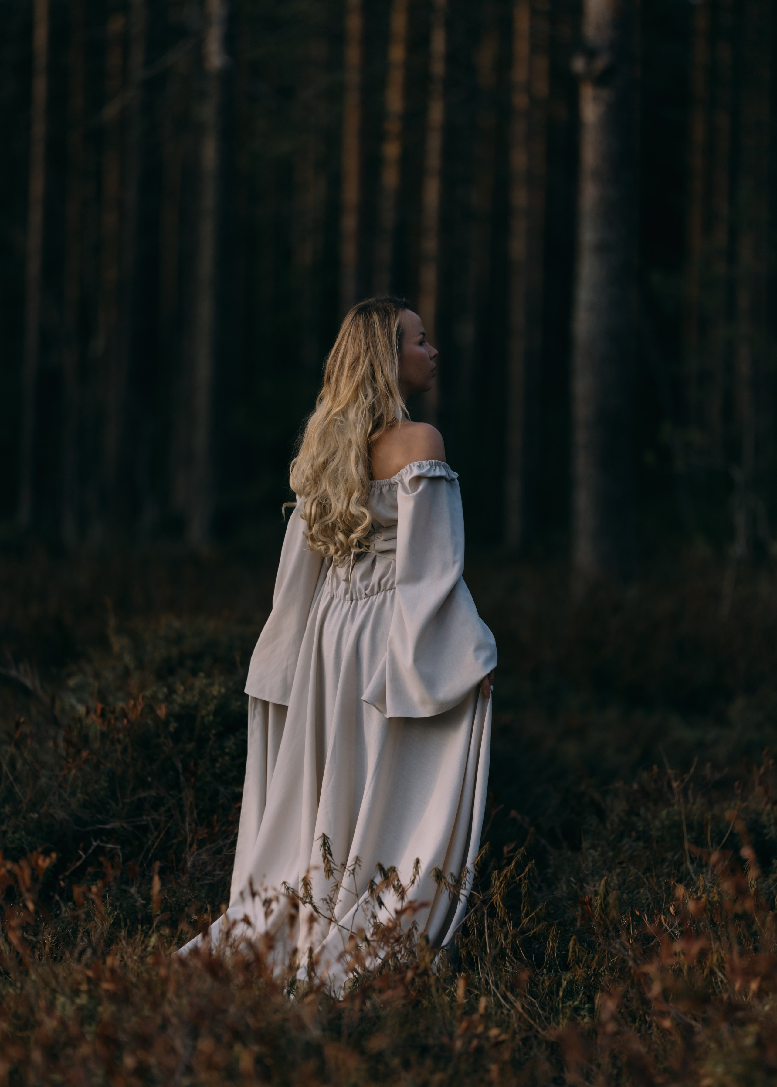 Фотосессия в карельском лесу, аренда платья. Фотограф Варвара Ермоленко