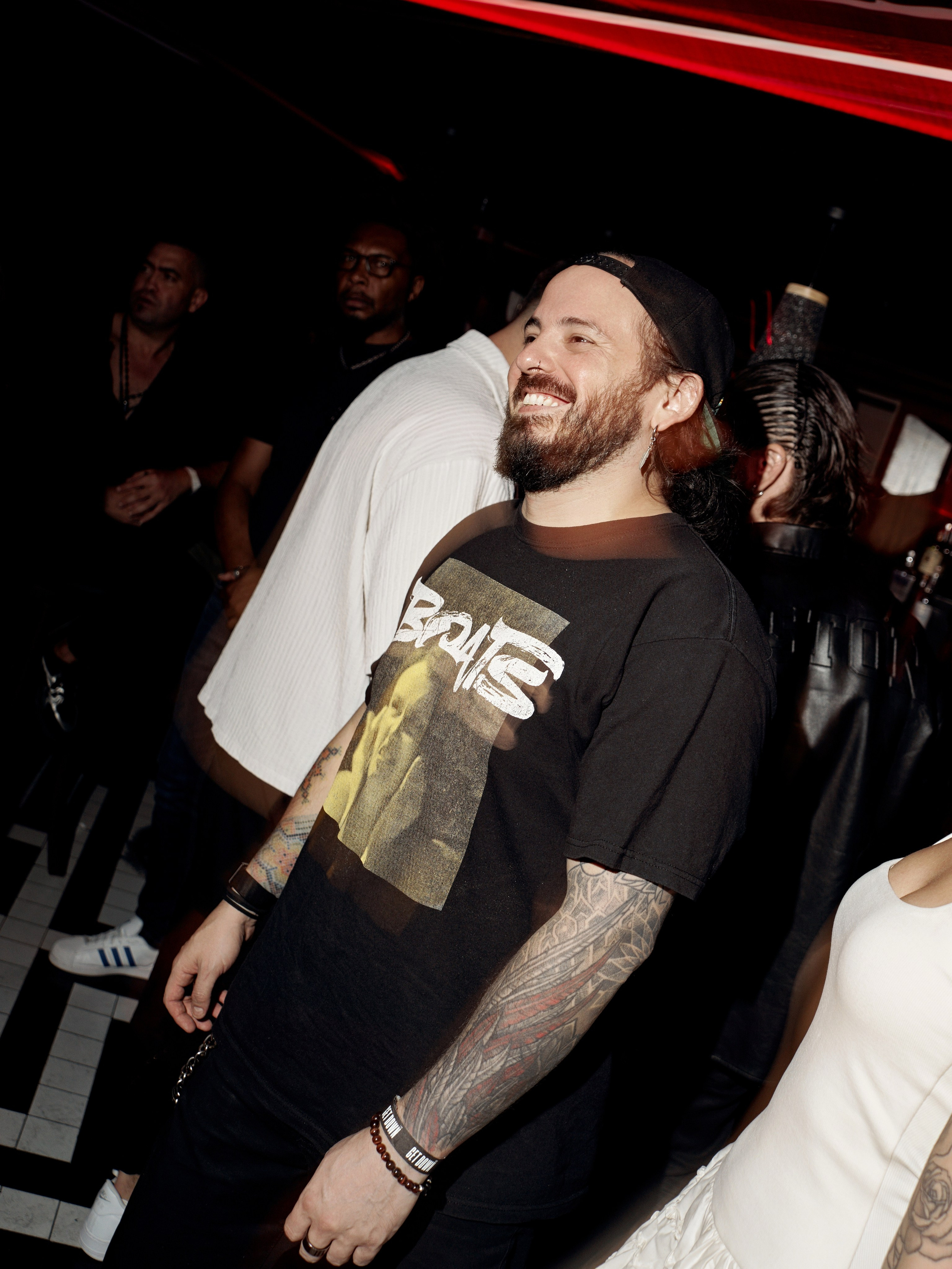 CLUB. NOIZOMAX Художественный фотограф в Дубай