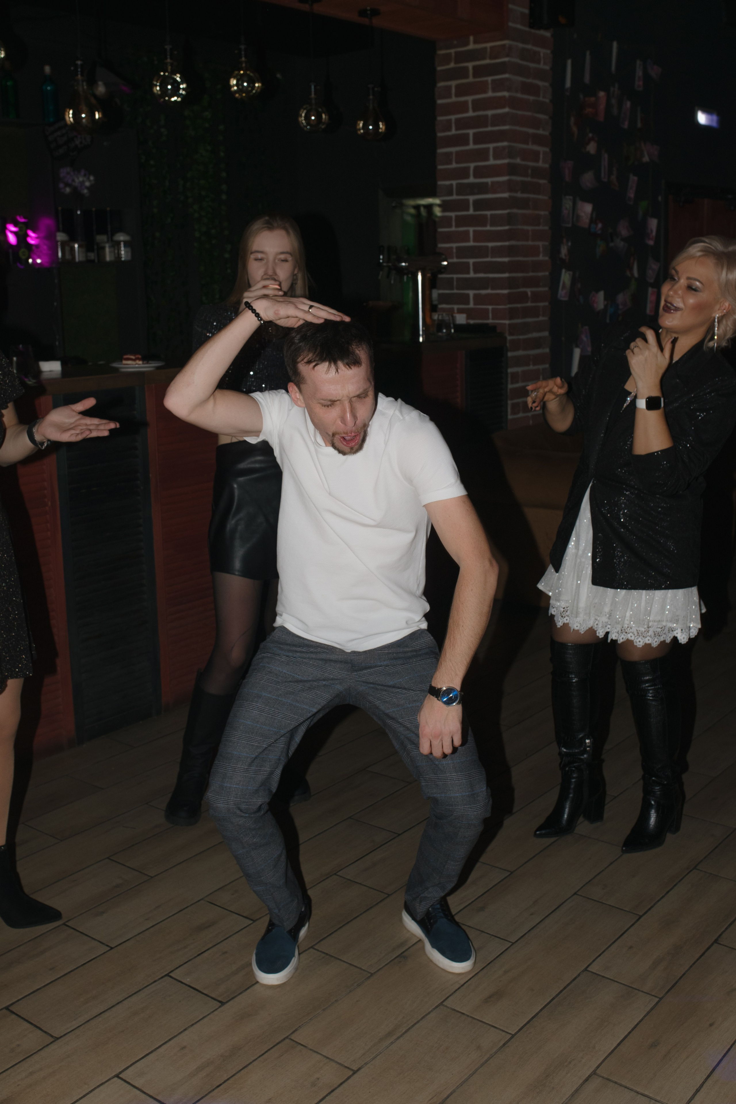 День рождения Томы — Let`s Talk Bar. Свадебный фотограф Екатеринбург/Челябинск — Любовь Волохова