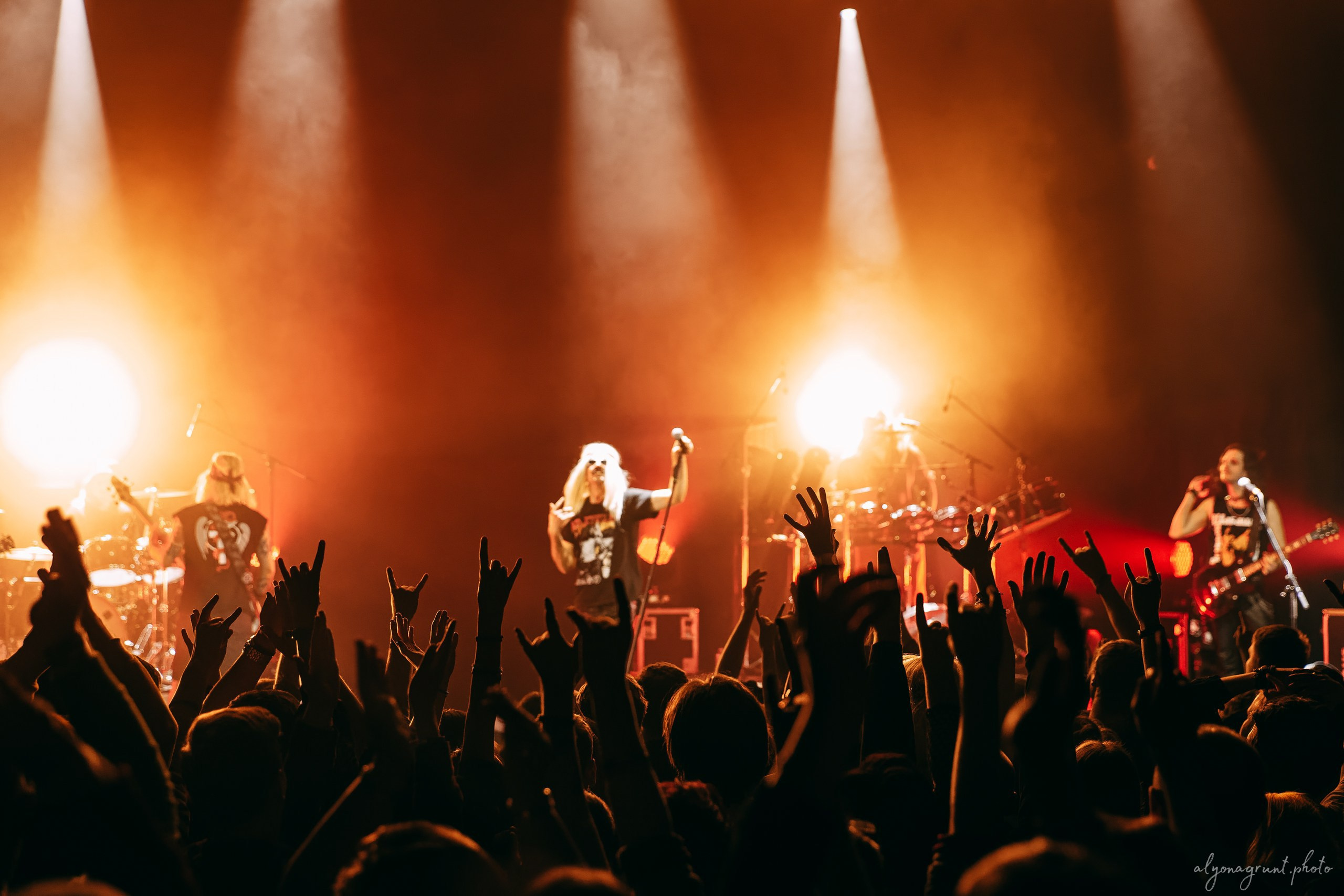 Багровый Фантомас, фоторепортаж, СПб, BASE, 14.12.2025. Алена Адрианова: фотограф в Санкт-Петербурге