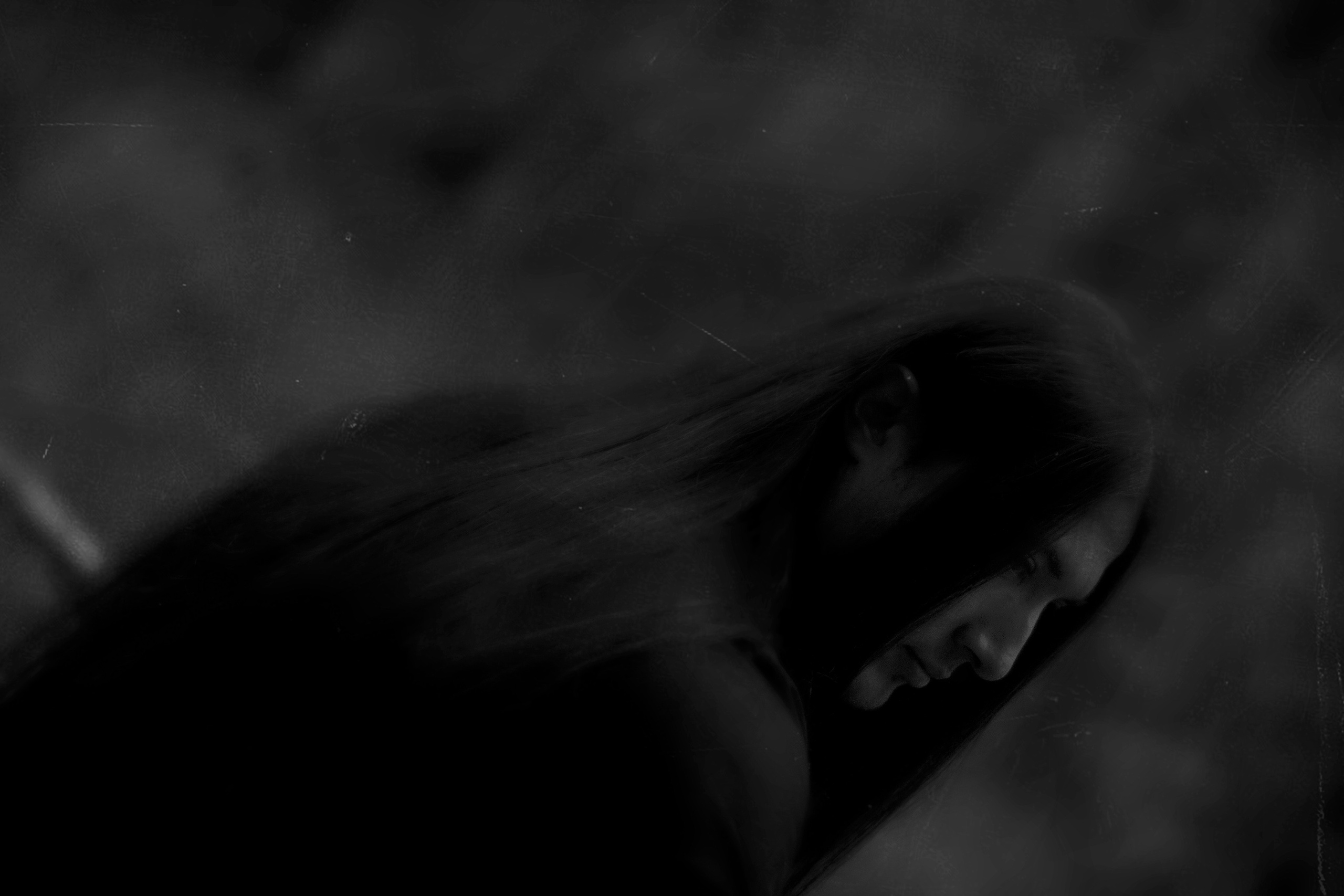 чб съёмка, дым на фото, мужская необычная фотосессия, 