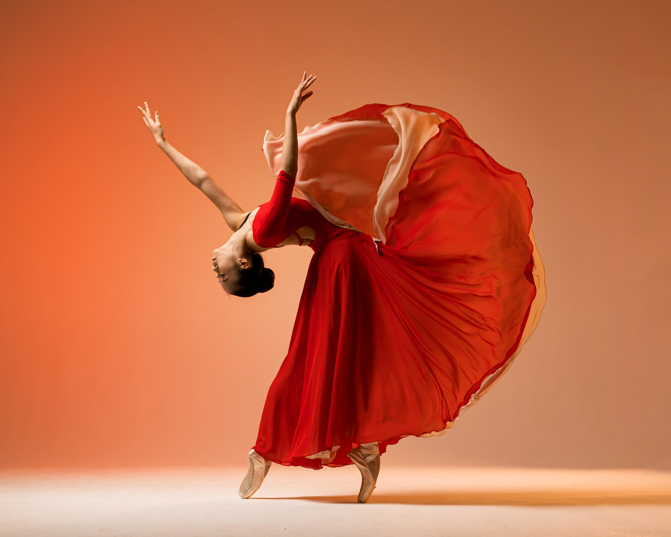Красно-бежевая двухсторонняя юбка напрокат для фотосессии. Балетный фотограф Алина Ханько — Душа Балета