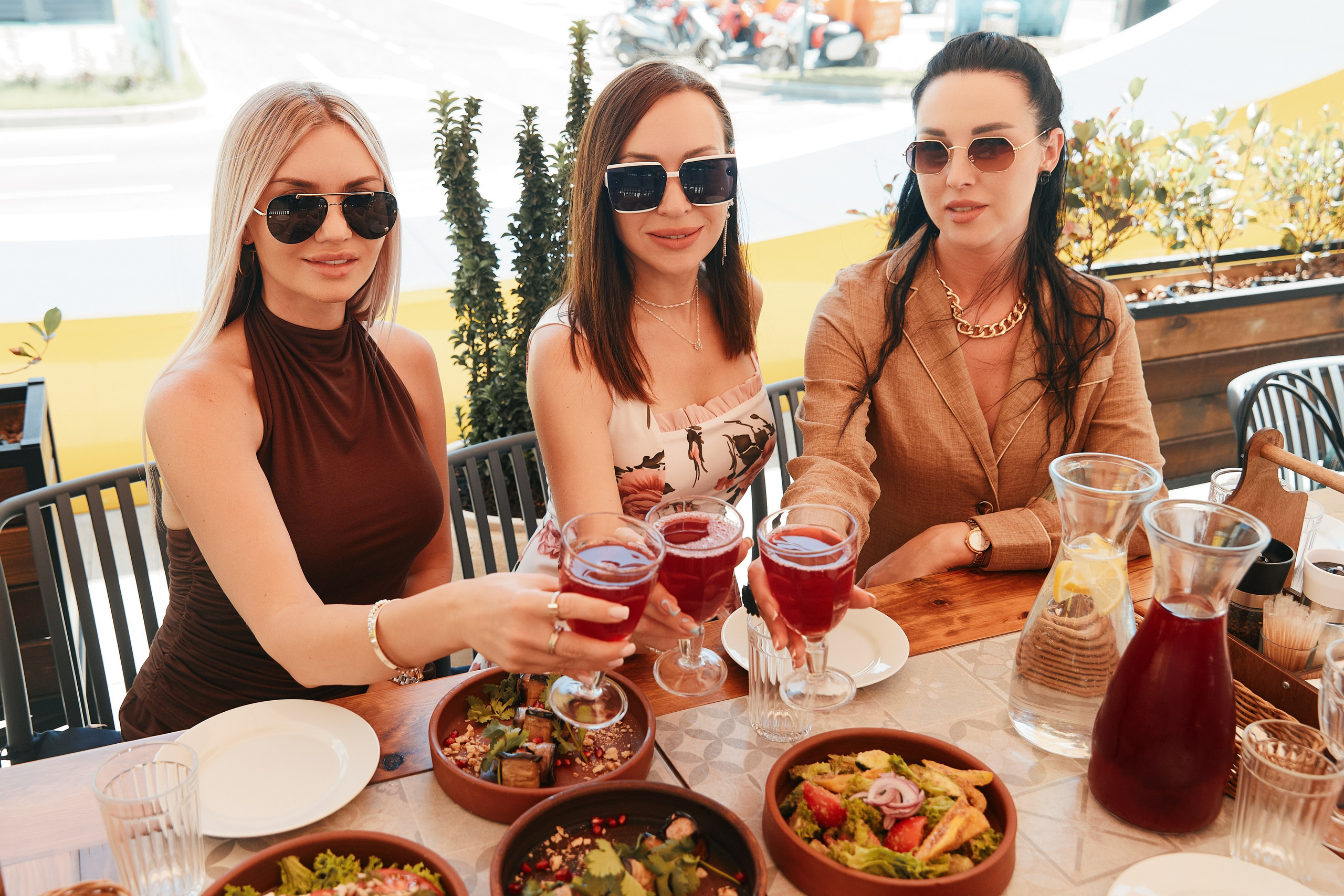 Терраса и завтраки в Старик Хинкалыч ТЦ Сыр 09.07. Свадебный репортажный фотограф краснодар максим дремов дрёмов фотосессия студия цена