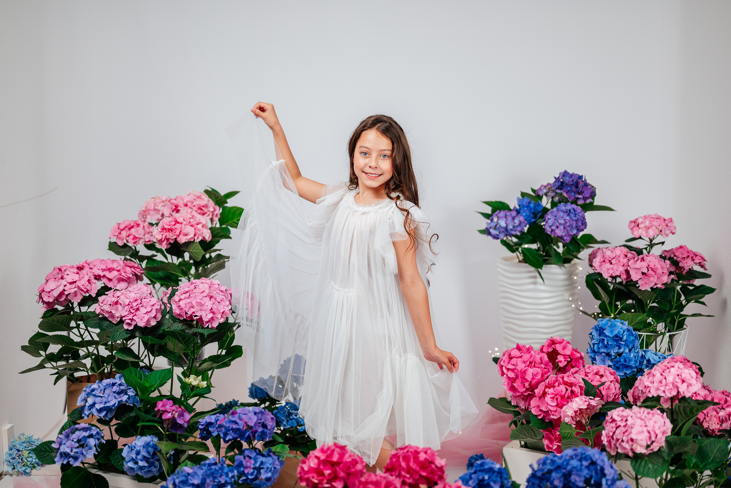 Вероника и гортензии. Семейный фотограф в Краснодаре