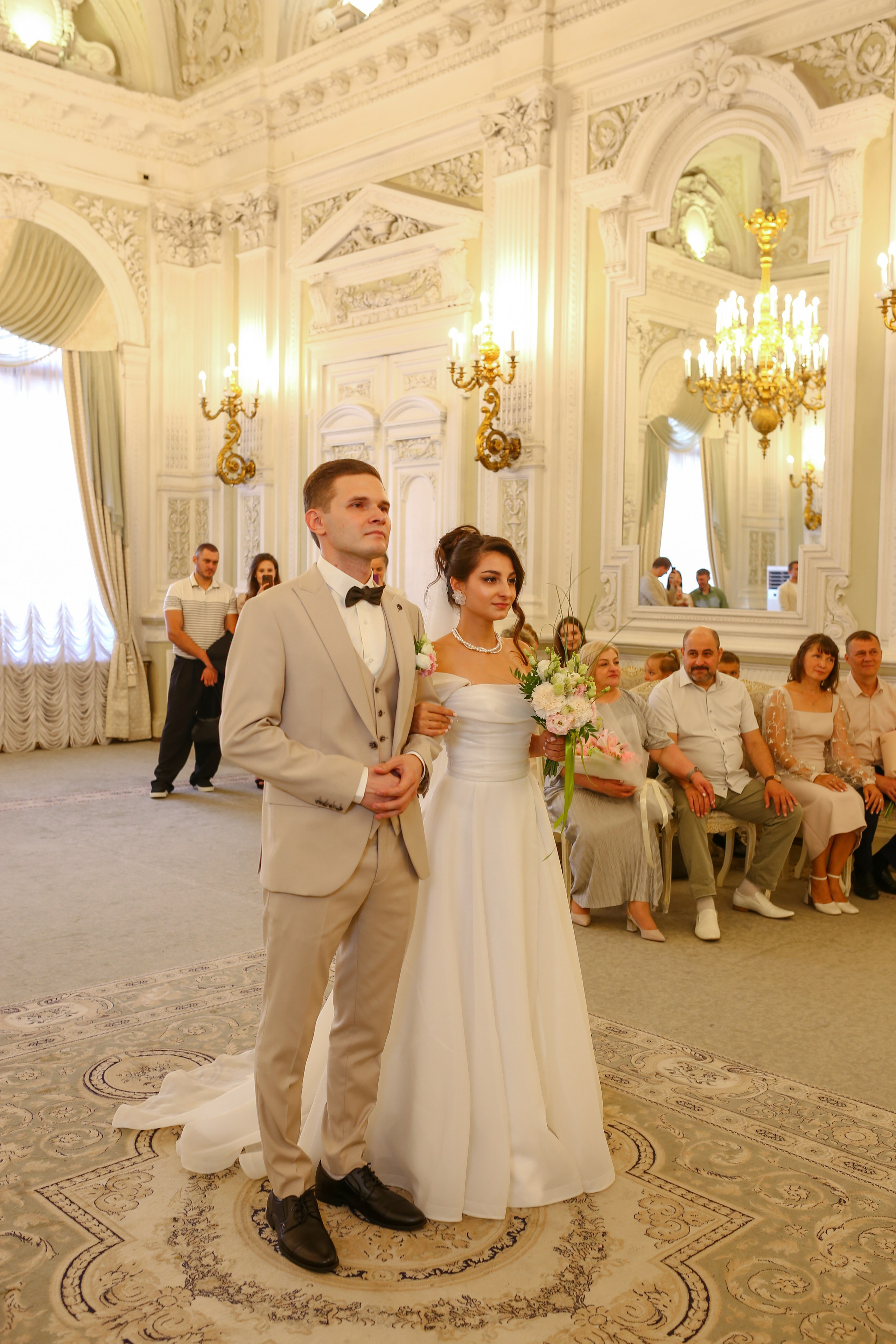 Классические кадры, во Дворце бракосочетания. Свадебный и Репортажный фотограф в Санкт-Петербурге