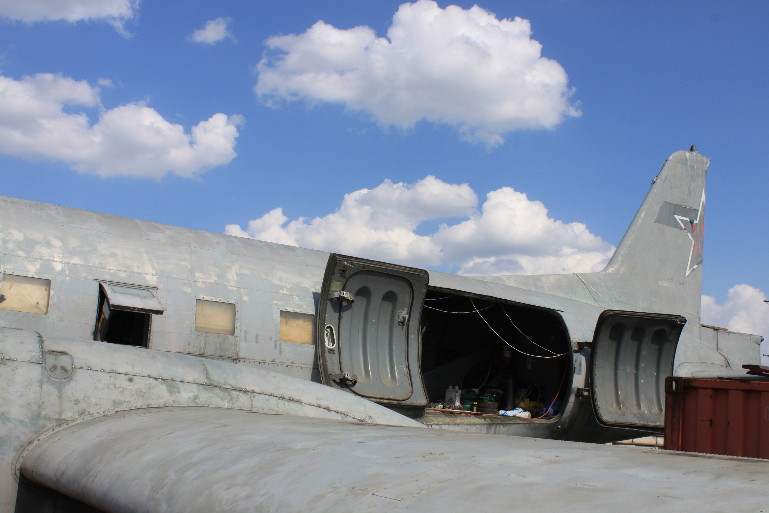 Ил-14Т «Голубая Мечта» работы в Тушино (2011 г.). Фотоальбом показывающий увлекательный мир авиации и мир медведей Андрея Иванова