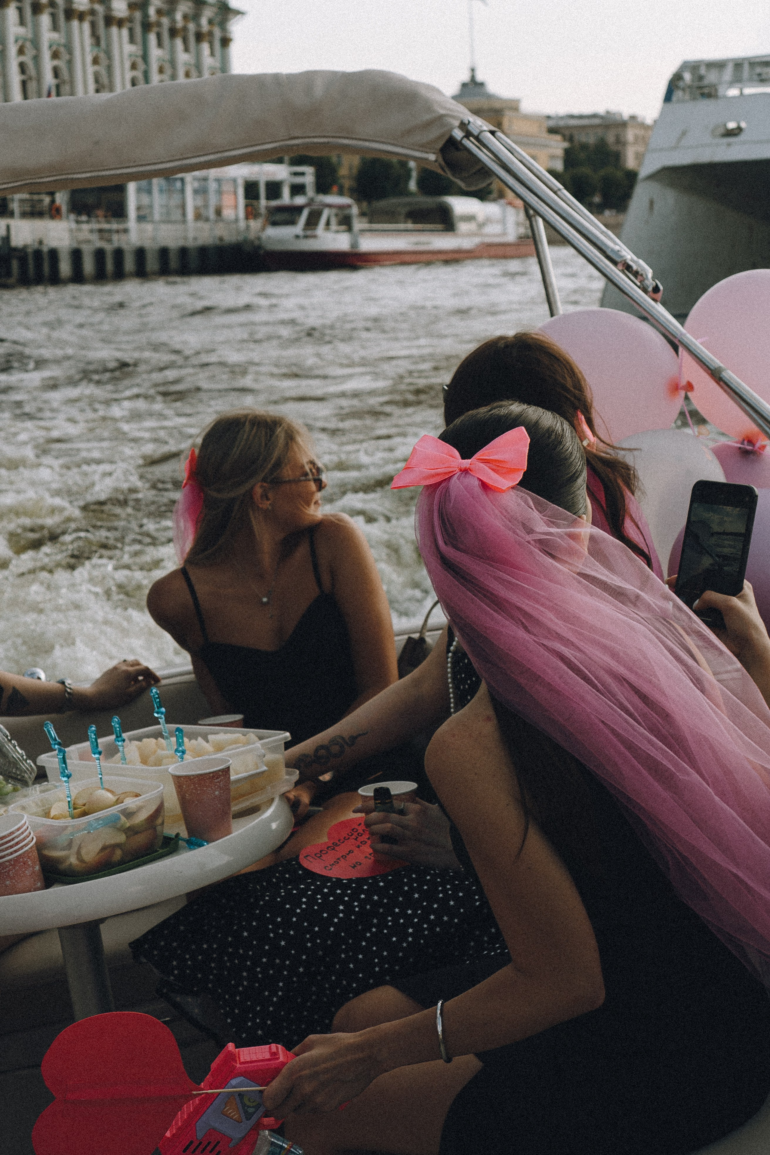 ДЕВИЧНИК НА КАТЕРЕ. Профессиональный фотограф, Санкт-Петербург — Виктория Богомолова