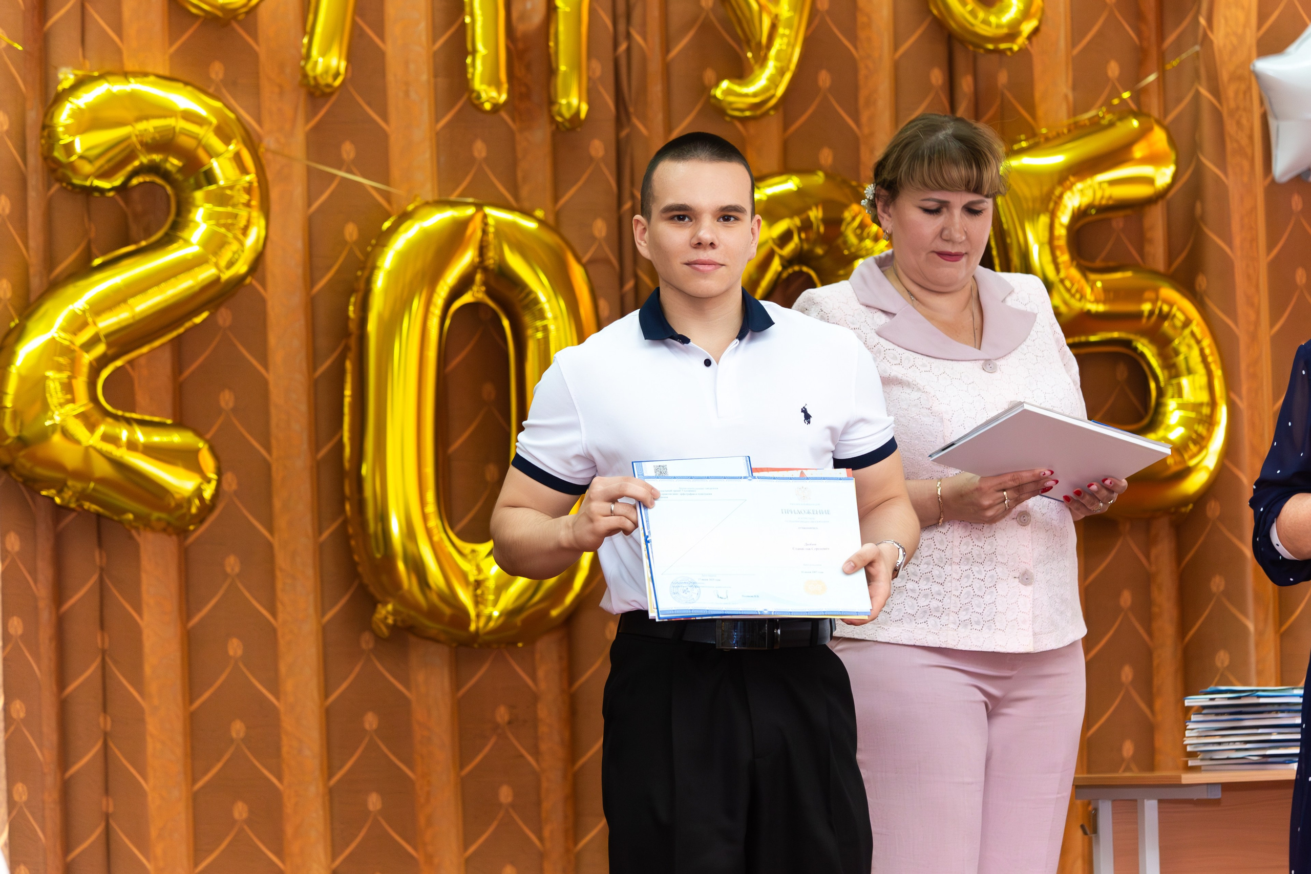 ВРУЧЕНИЕ ДИПЛОМОВ 2025 9 ШКОЛА Г.МЦЕНСК. Профессиональный фотограф в Мценске и Орловской области