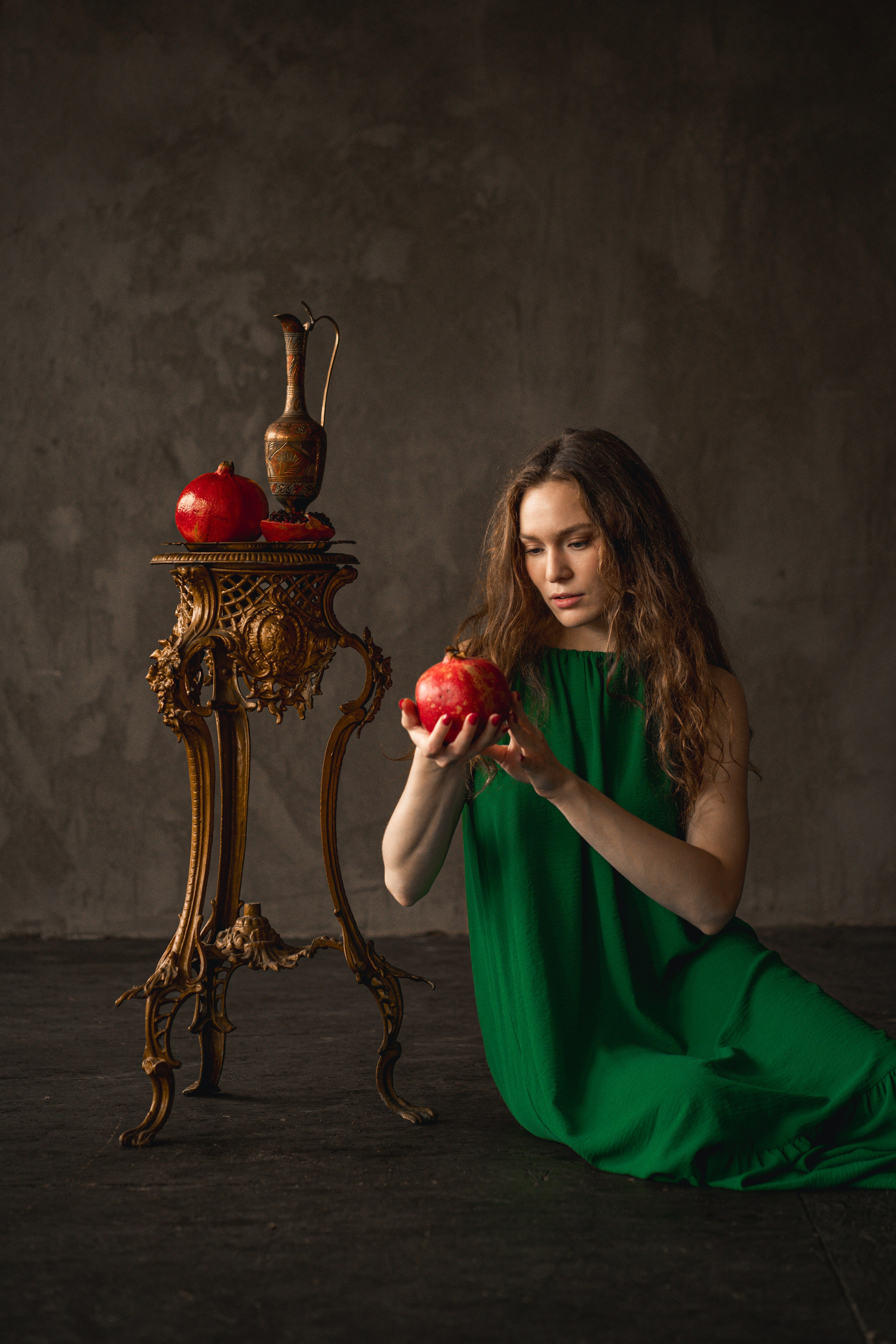 Девушка с гранатом. Фотограф Мария N Екатеринбург