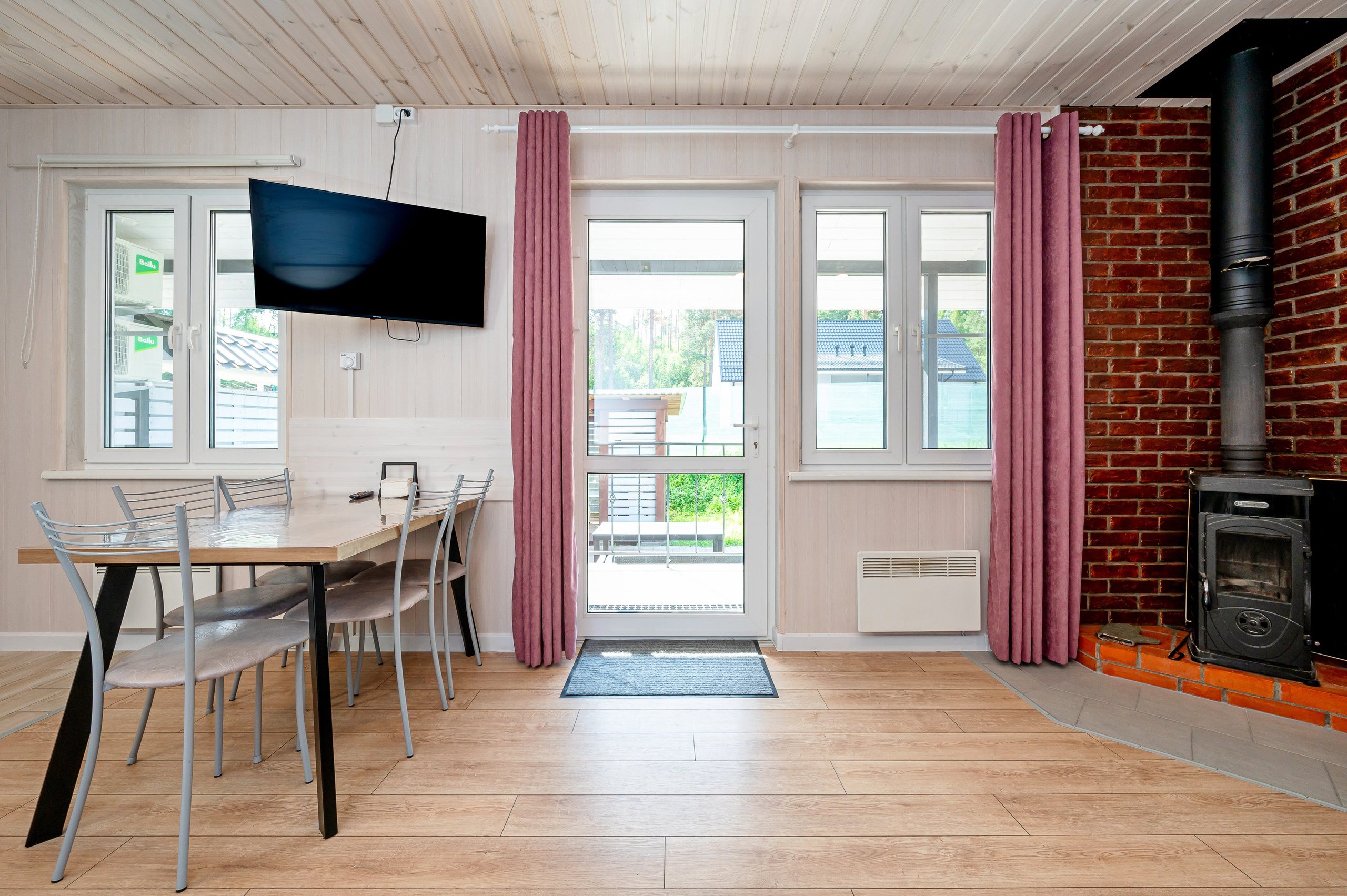 Поселок Озеро Лунное. Интерьерный фотограф. Фото- видеосъемка недвижимости Санкт-Петербург