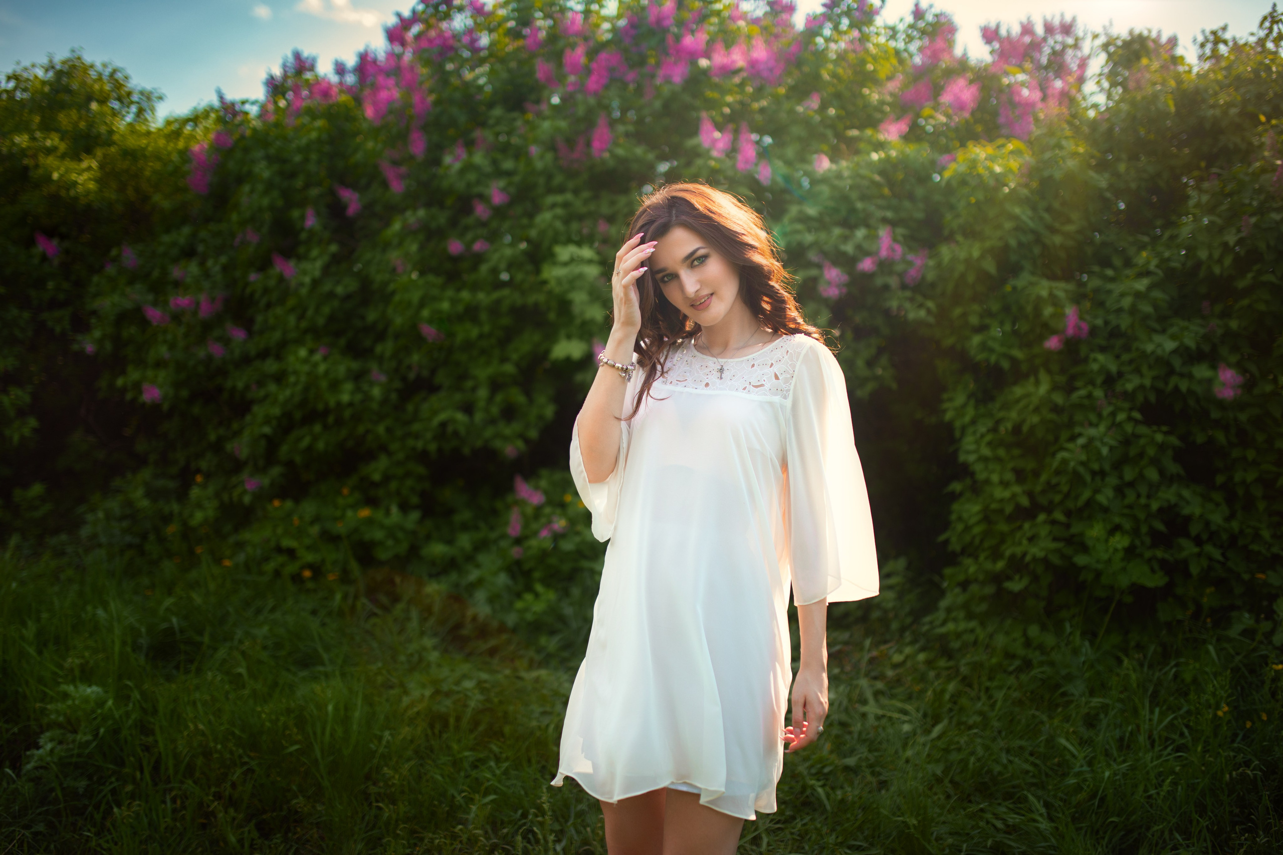Съемка с Анастасией в кустах сирени в формате для «себя»