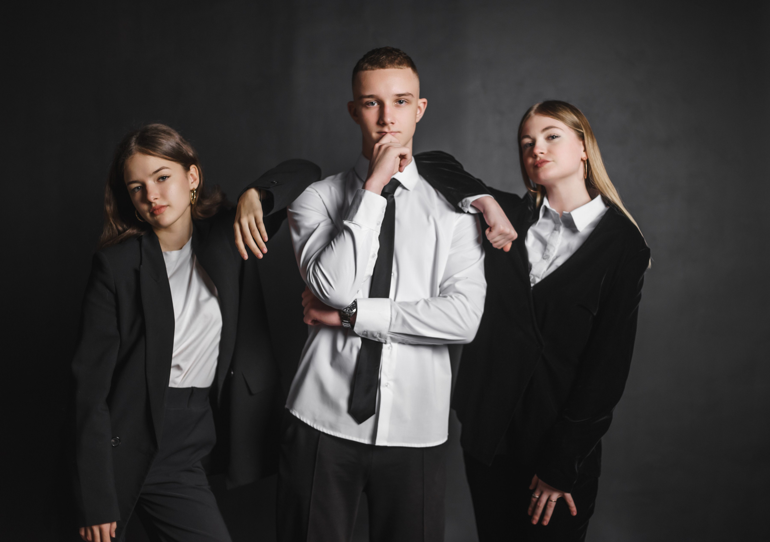 Сьемка в студии на черном фоне. Ольга Плаксина фотограф в Саратове