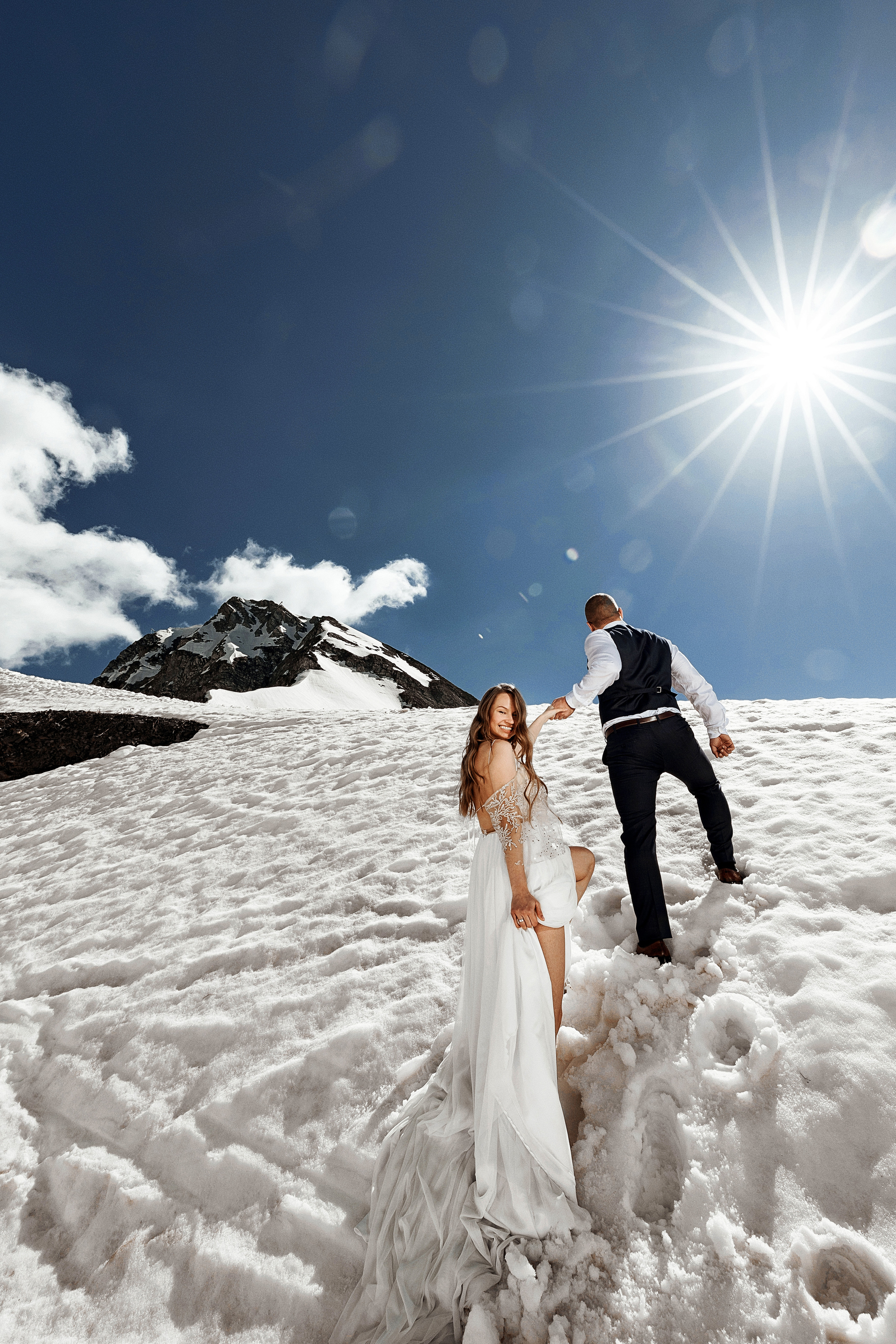 Свадебная фотосессия на снегу в Красной поляне / Фотограф Красная поля. Свадебный и семейный фотограф в Сочи Денис Вялов