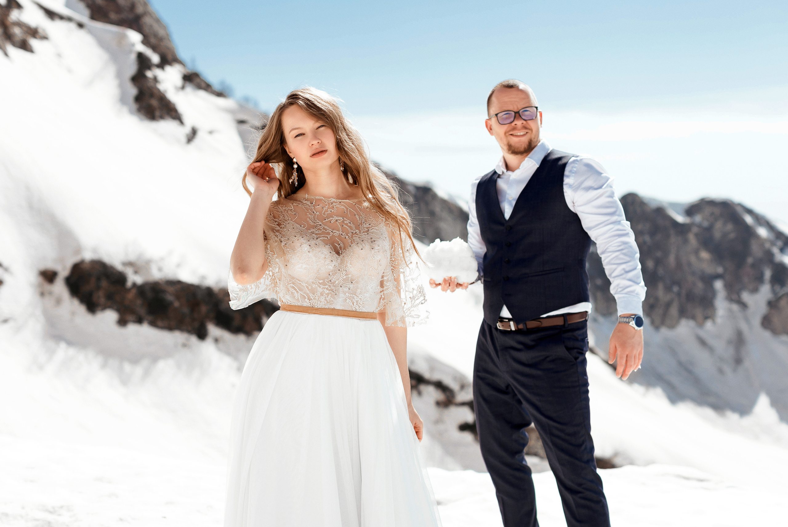 Свадебная фотосессия на снегу в Красной поляне / Фотограф Красная поля. Свадебный и семейный фотограф в Сочи Денис Вялов