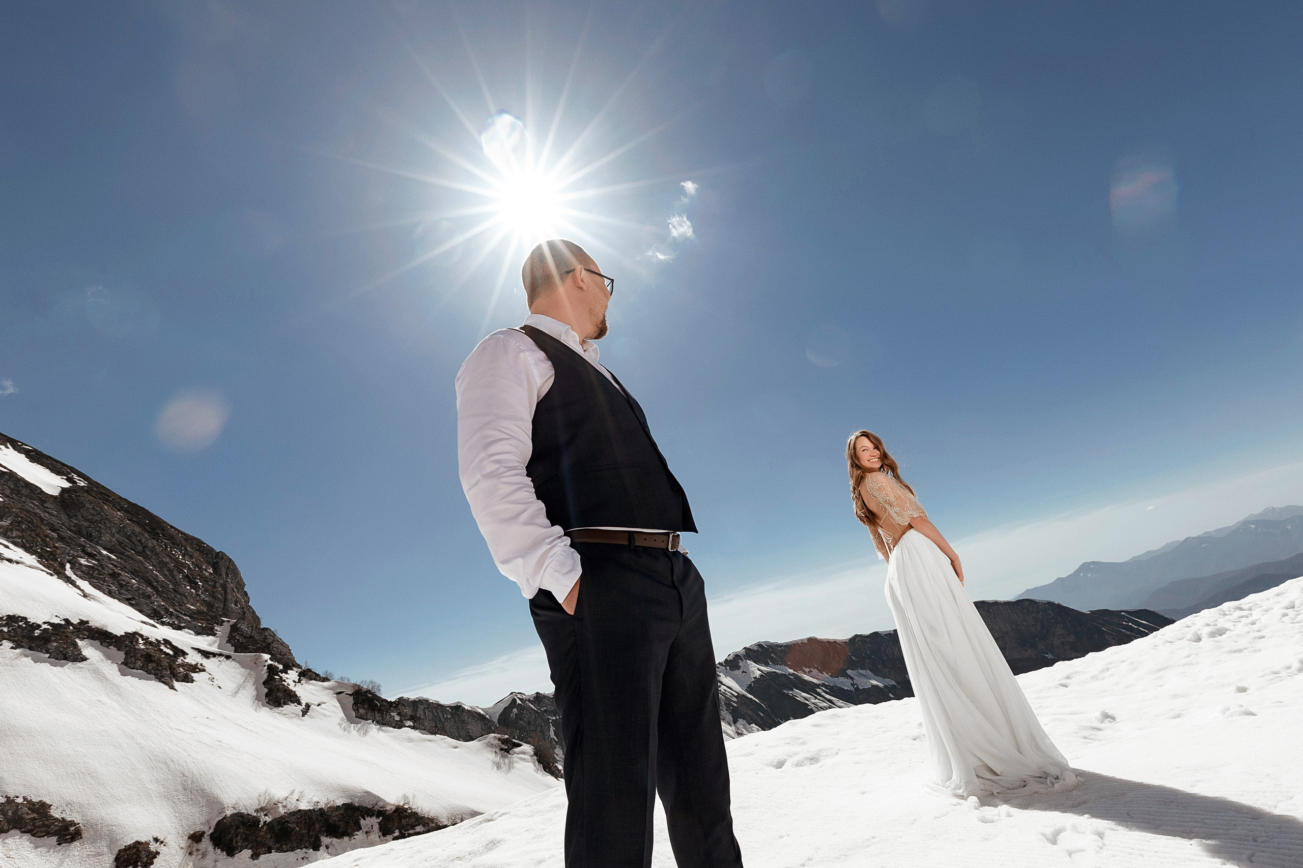 Свадебная фотосессия на снегу в Красной поляне / Фотограф Красная поля. Свадебный и семейный фотограф в Сочи Денис Вялов