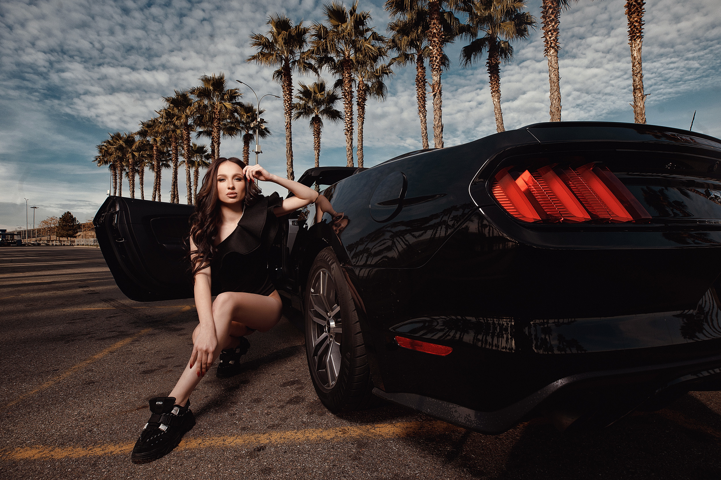 Фотосессия с кабриолетом на Аллее пальм в Олимпийском парке. Свадебный и семейный фотограф в Сочи Денис Вялов