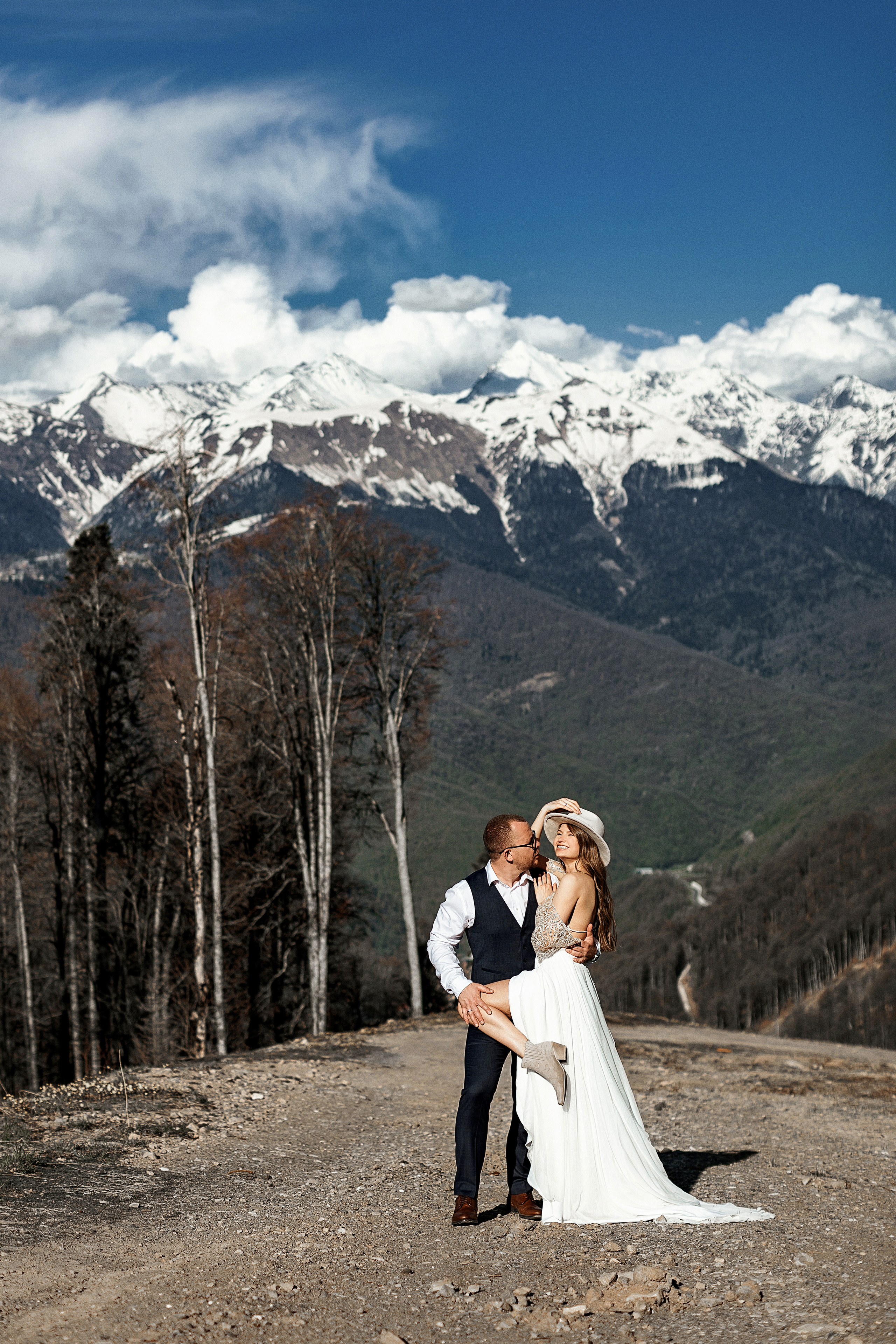 Свадебная фотосессия на снегу в Красной поляне / Фотограф Красная поля. Свадебный и семейный фотограф в Сочи Денис Вялов