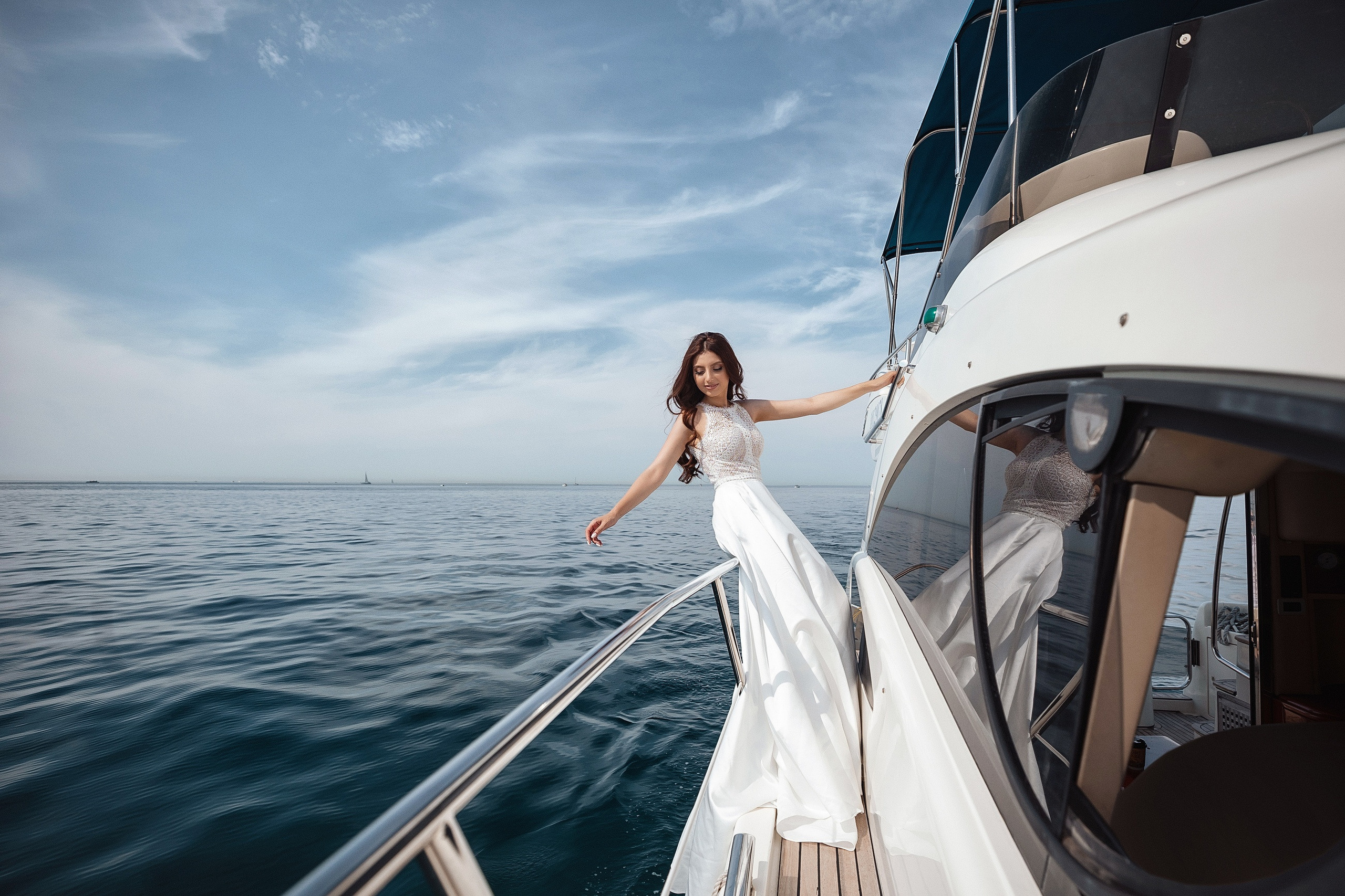 Летняя фотосессия для пары на яхте / предсвадебная фотосессия в Сочи. Свадебный и семейный фотограф в Сочи Денис Вялов