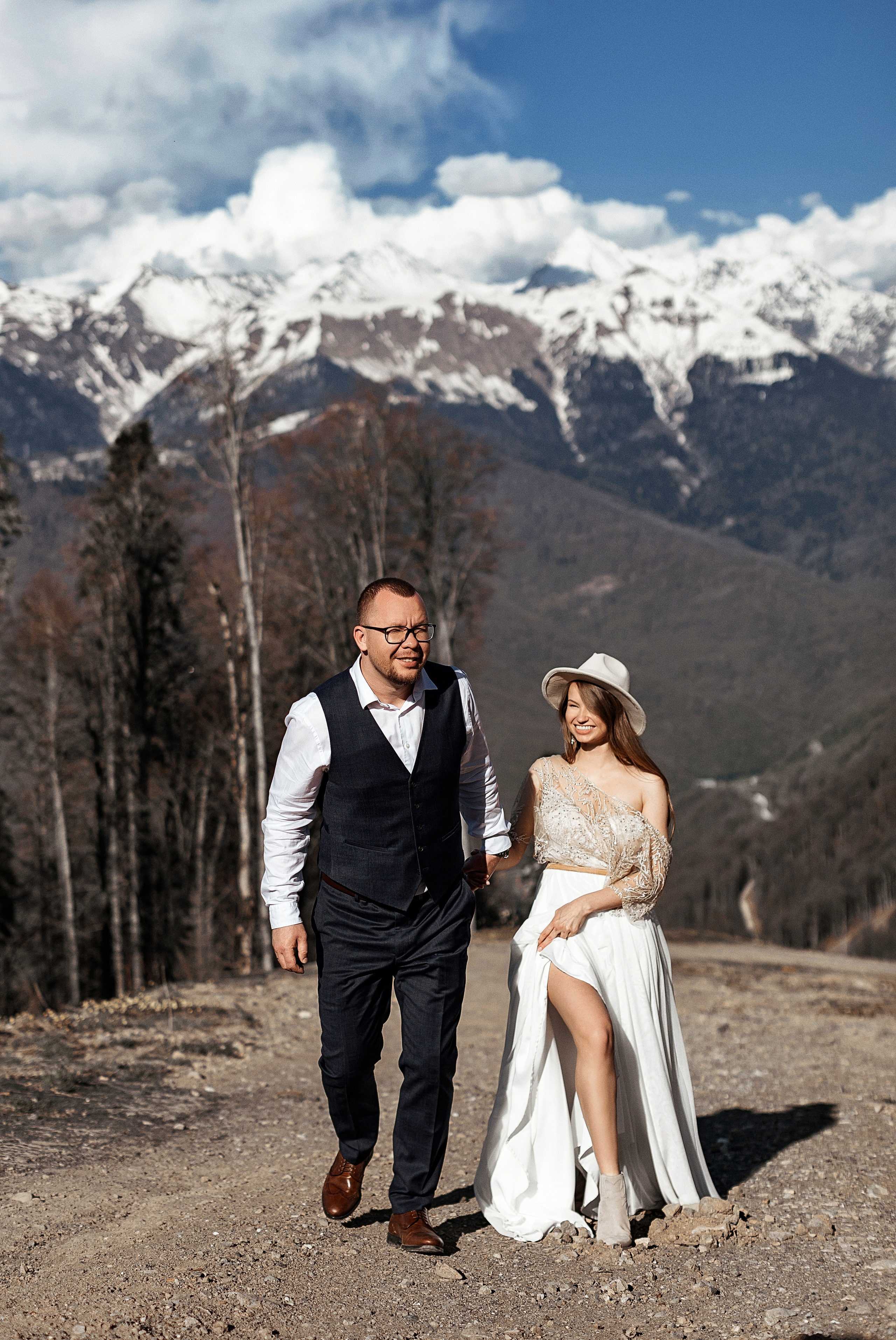 Свадебная фотосессия на снегу в Красной поляне / Фотограф Красная поля. Свадебный и семейный фотограф в Сочи Денис Вялов