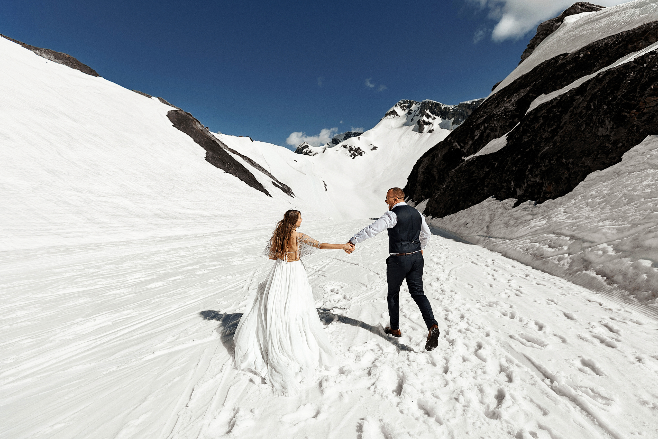 Свадебная фотосессия на снегу в Красной поляне / Фотограф Красная поля. Свадебный и семейный фотограф в Сочи Денис Вялов