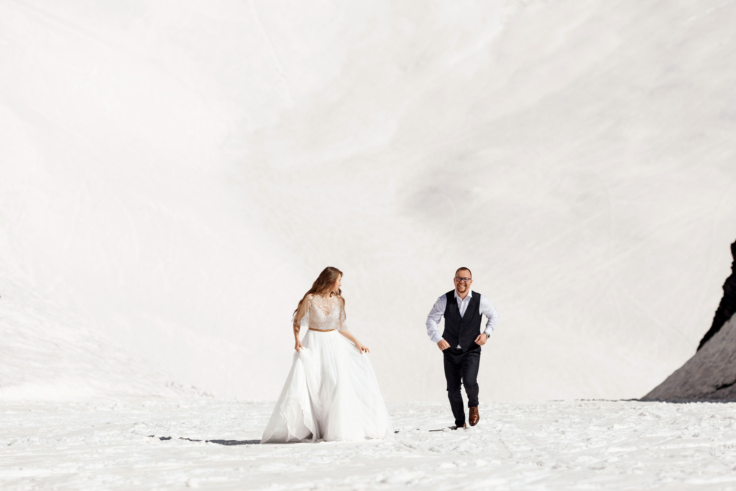 Свадебная фотосессия на снегу в Красной поляне / Фотограф Красная поля. Свадебный и семейный фотограф в Сочи Денис Вялов