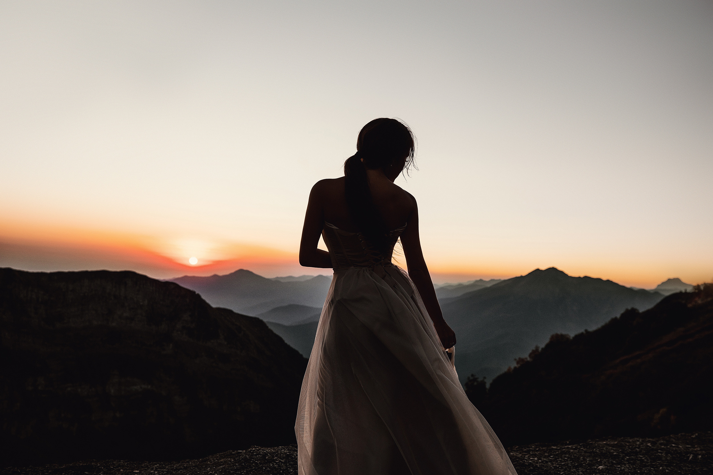 Фотосессия на закате в горах Красной поляны. Свадебный и семейный фотограф в Сочи Денис Вялов