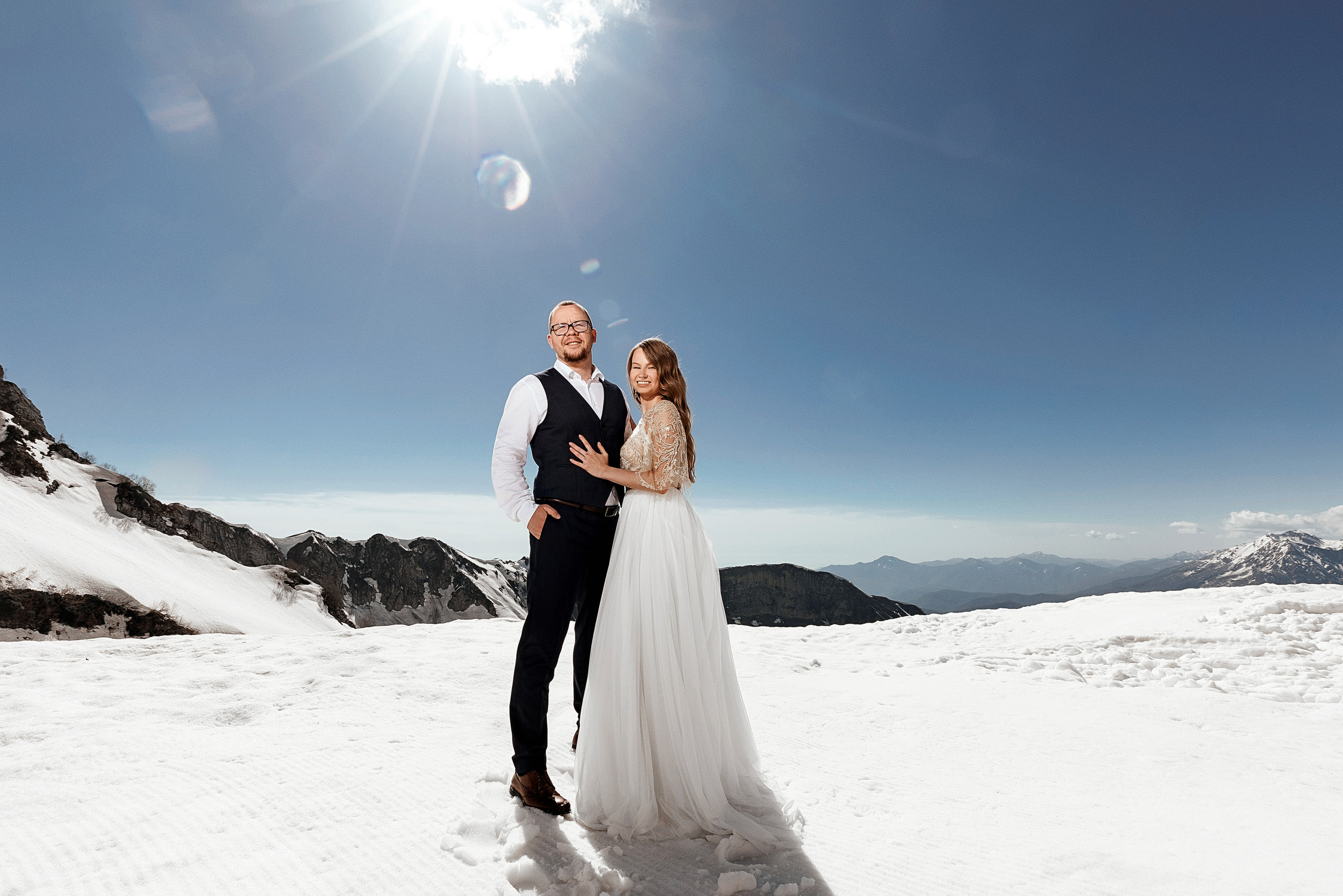 Свадебная фотосессия на снегу в Красной поляне / Фотограф Красная поля. Свадебный и семейный фотограф в Сочи Денис Вялов