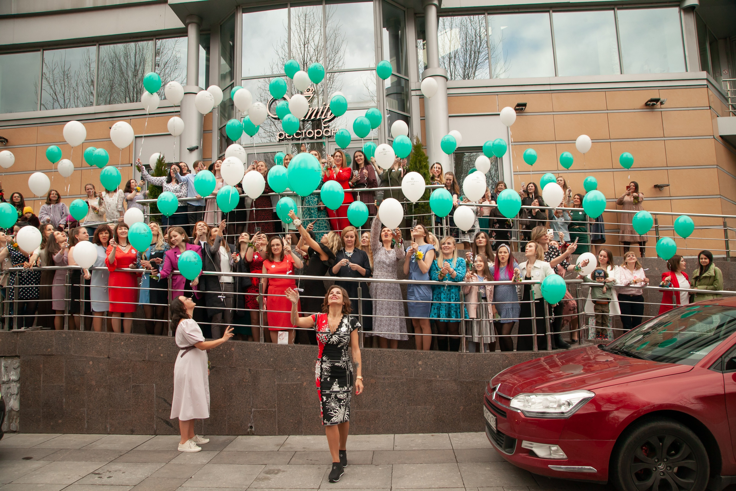 Встреча клуба Блиновской. Двойняшки-фотографы Анна и Анастасия в Санкт-Петербурге