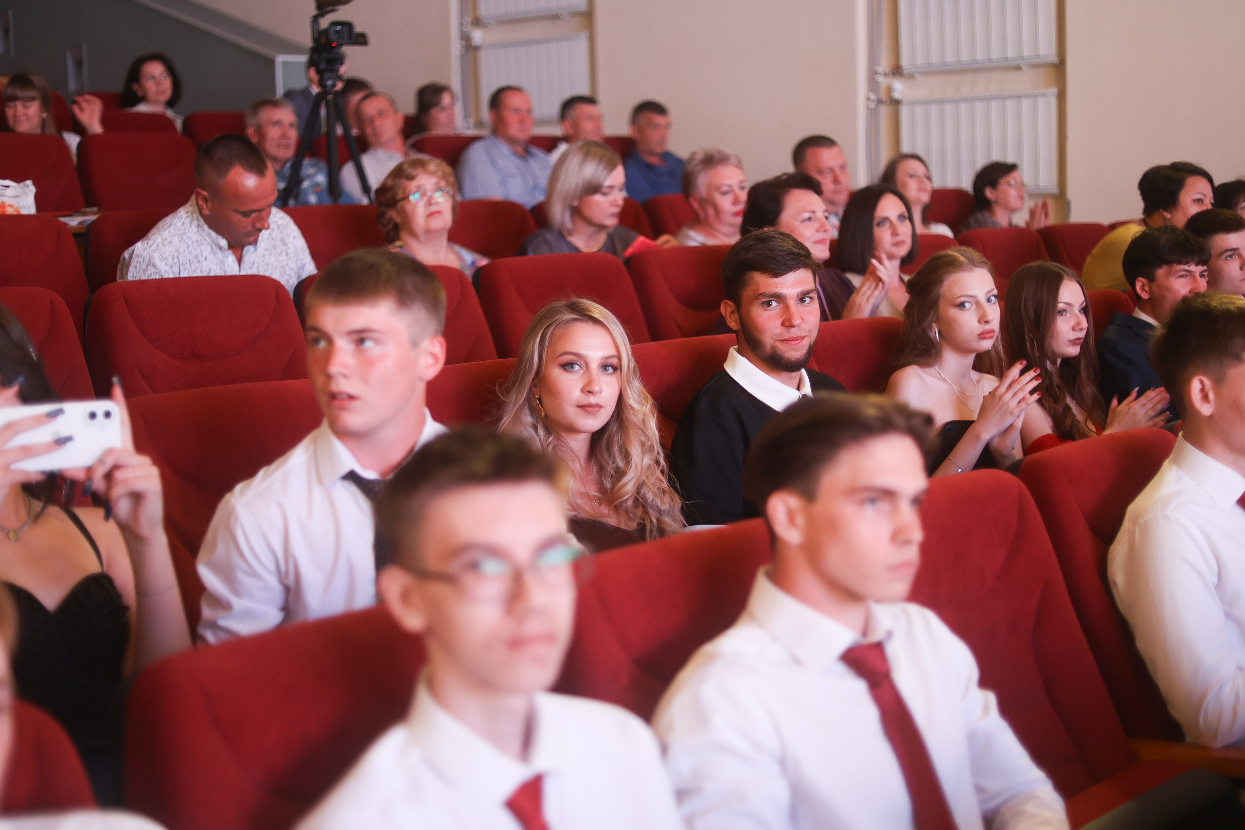 9-11 классы СЪЁМКИ ВЫПУСКНЫХ И ПОСЛЕДНИХ ЗВОНКОВ. Выпускные альбомы для школ и Детских садов в Барнауле /Выпускные/Свадебные/Детские/Семейные и др. виды съёмок /Фотограф Вера Валейко