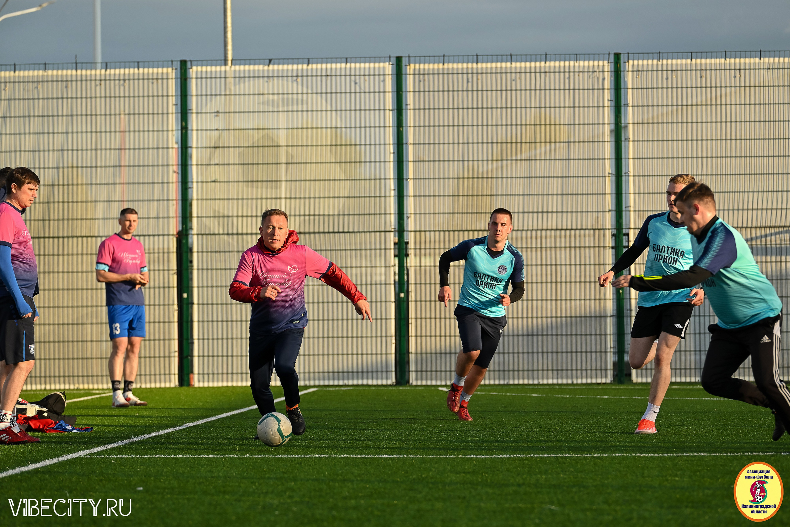 ИГРЫ МИНИ-ФУТБОЛЬНОЙ И КОРПОРАТИВНОЙ ЛИГИ. VIBECITY.RU Вайб Сити Ру Фоторепортажи Фотоотчеты Калининград