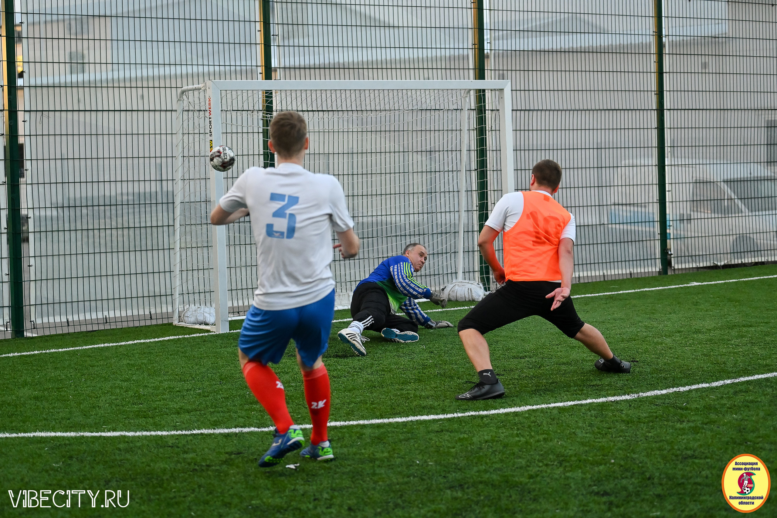 ИГРЫ МИНИ-ФУТБОЛЬНОЙ И КОРПОРАТИВНОЙ ЛИГИ. VIBECITY.RU Вайб Сити Ру Фоторепортажи Фотоотчеты Калининград
