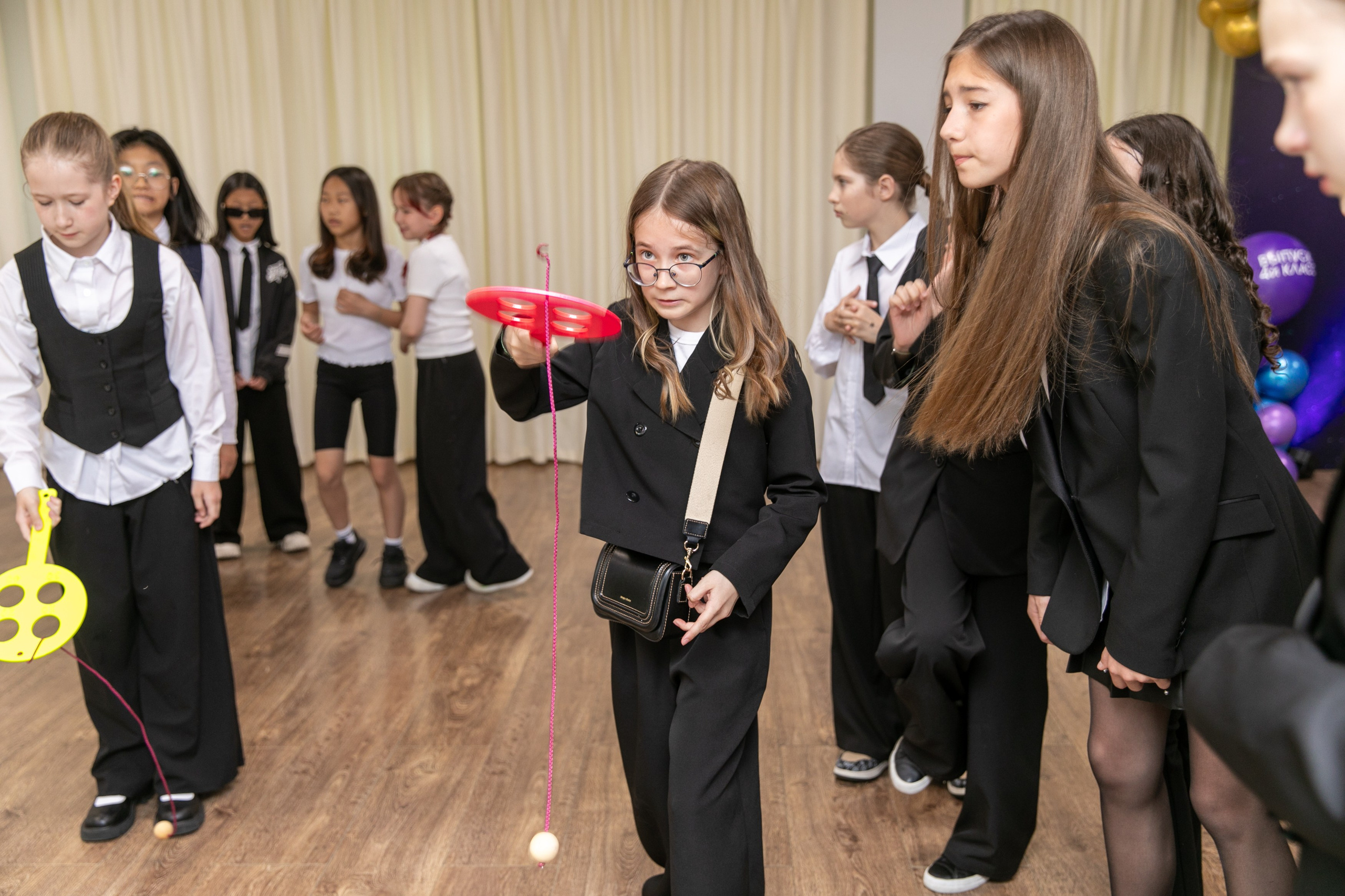 Выпускной 4 класс Гимназия 3 2025. Школьный и детский фотограф в Южно-Сахалинске Анастасия Лескова