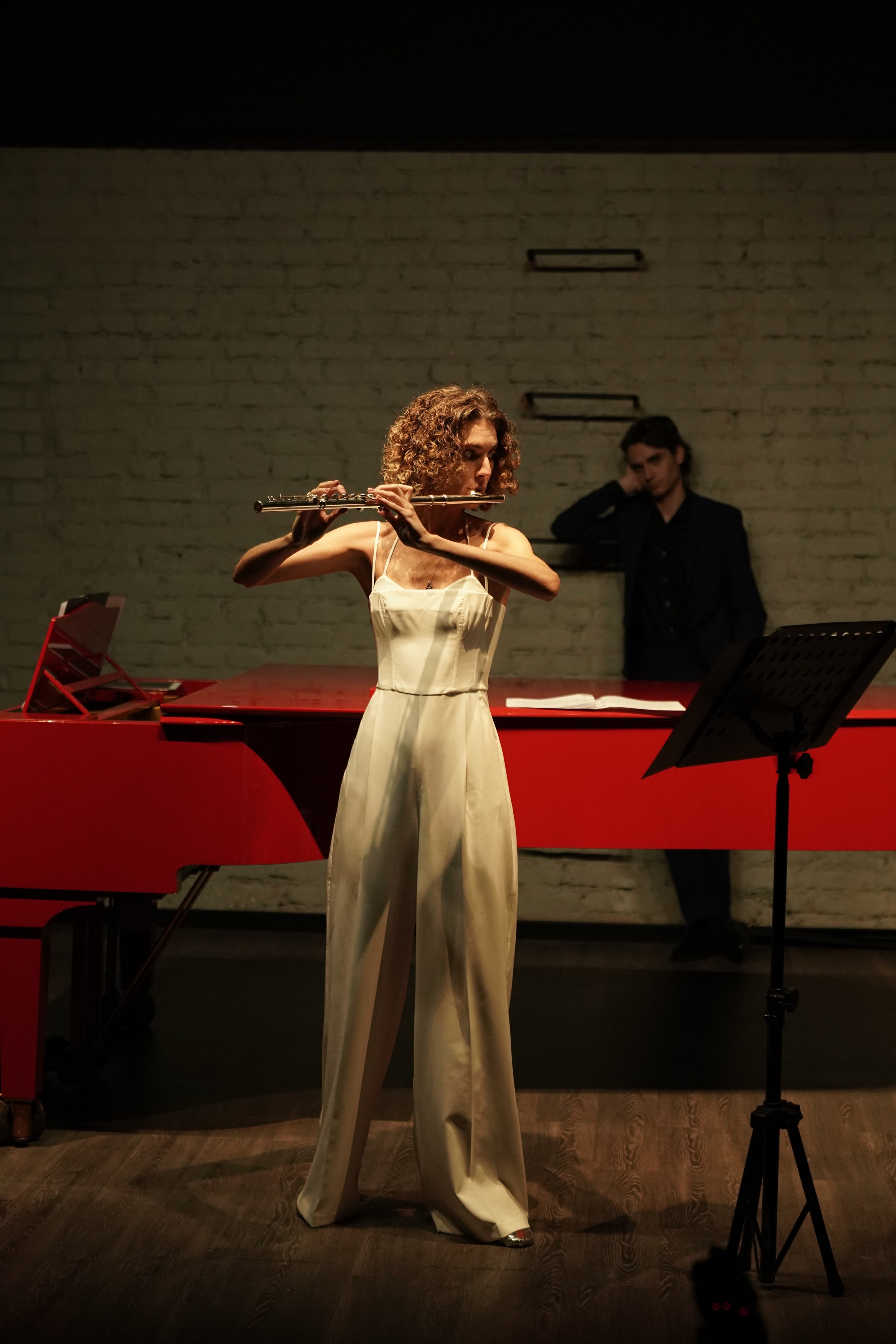 В сумраке Есенин-центра. 7/11/25. Фотограф Строгино Яна Гавриленко