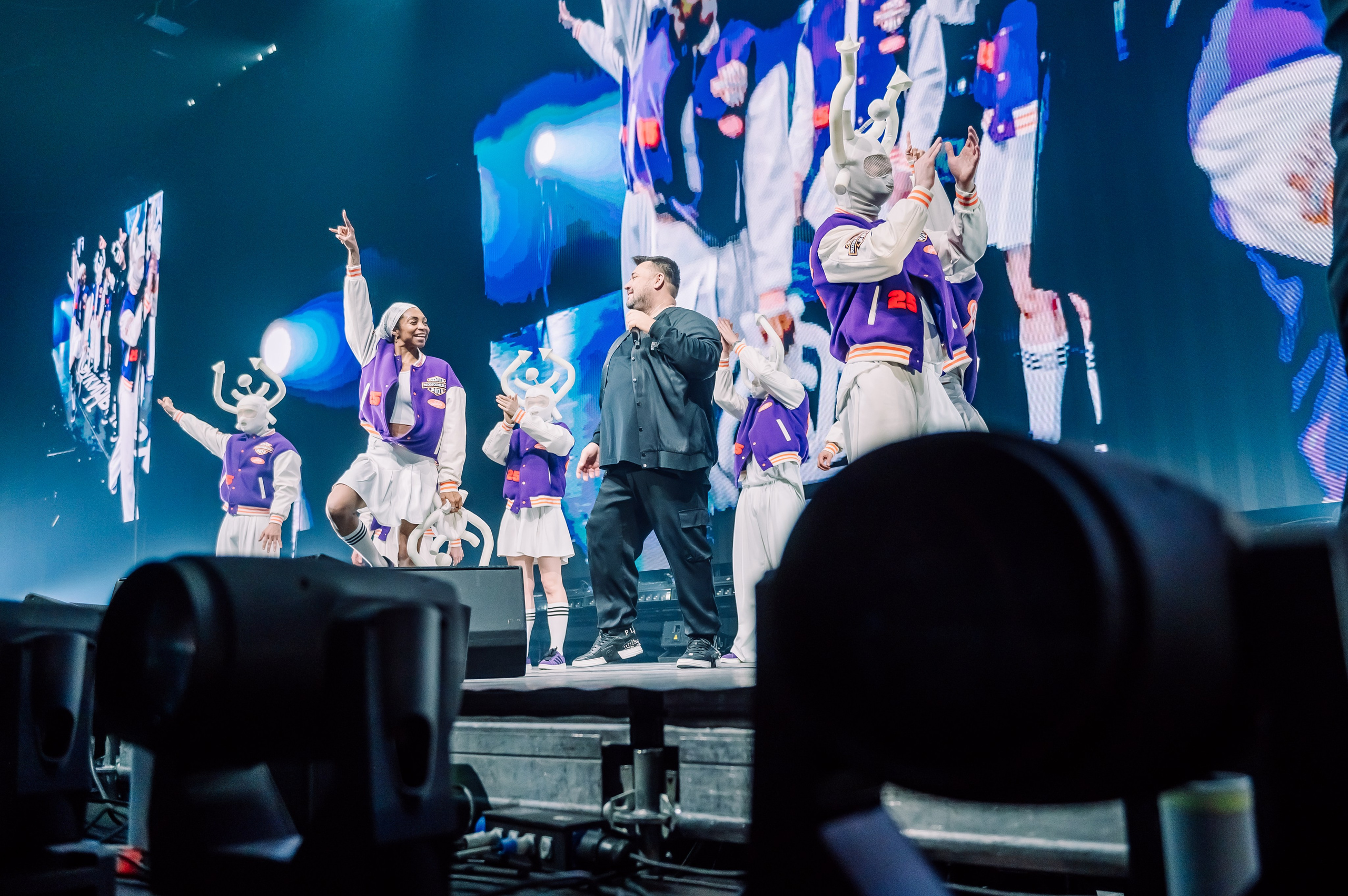 Руки вверх в Ледовом Дворце 15.11.2025. Детский фотограф, семейный фотограф и репортажи в Кемерово