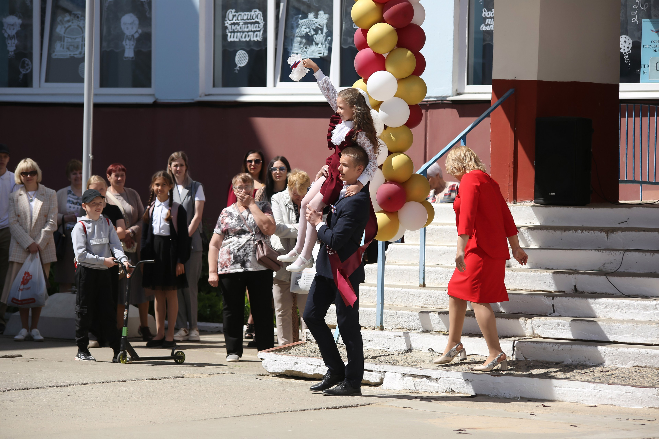 ЛИНЕЙКА «ПОСЛЕДНИЙ ЗВОНОК» 9 ШКОЛА 2024 г МЦЕНСК. ТВОЙ АЛЬБОМ / ТВОИ ПРАВИЛА