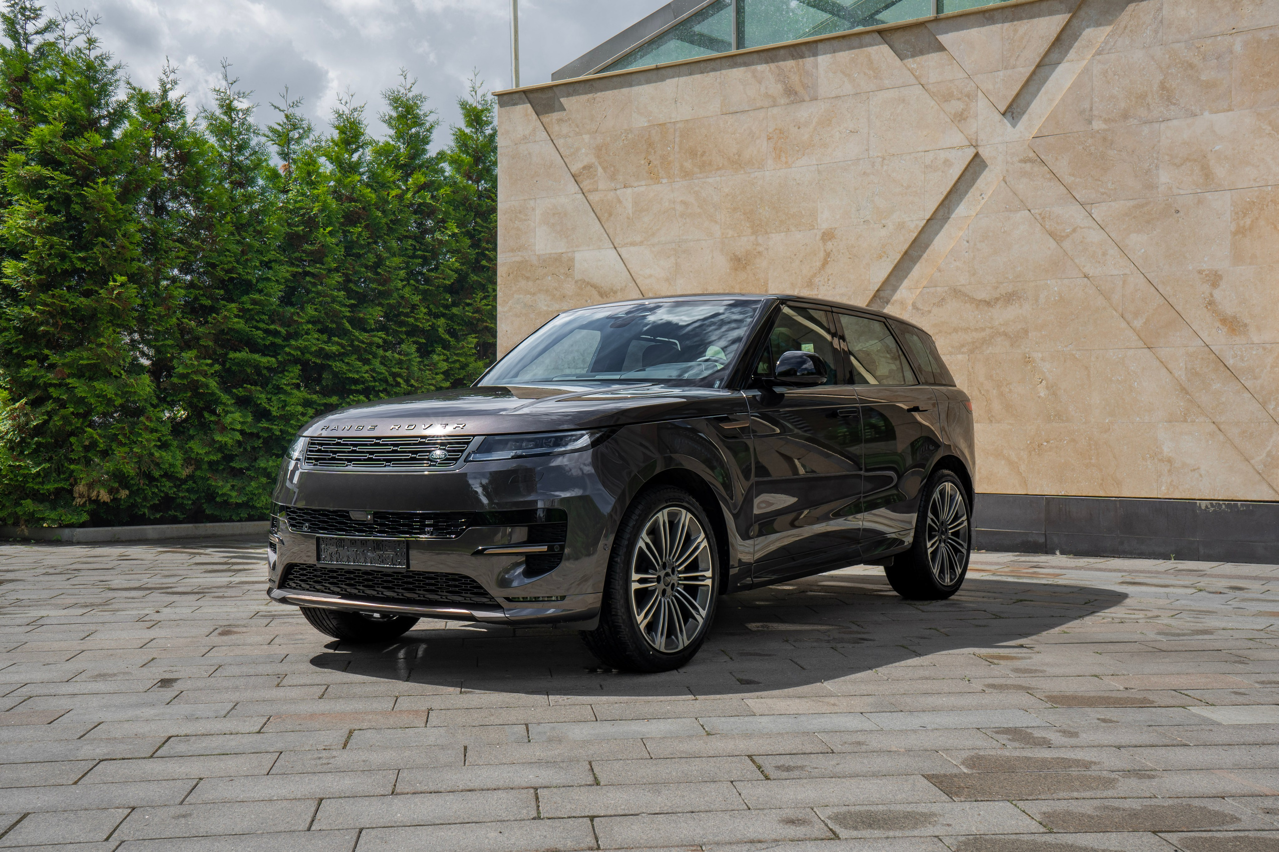 Range Rover Sport 2026. Автомобильный фотограф Ногинск Денис Городок