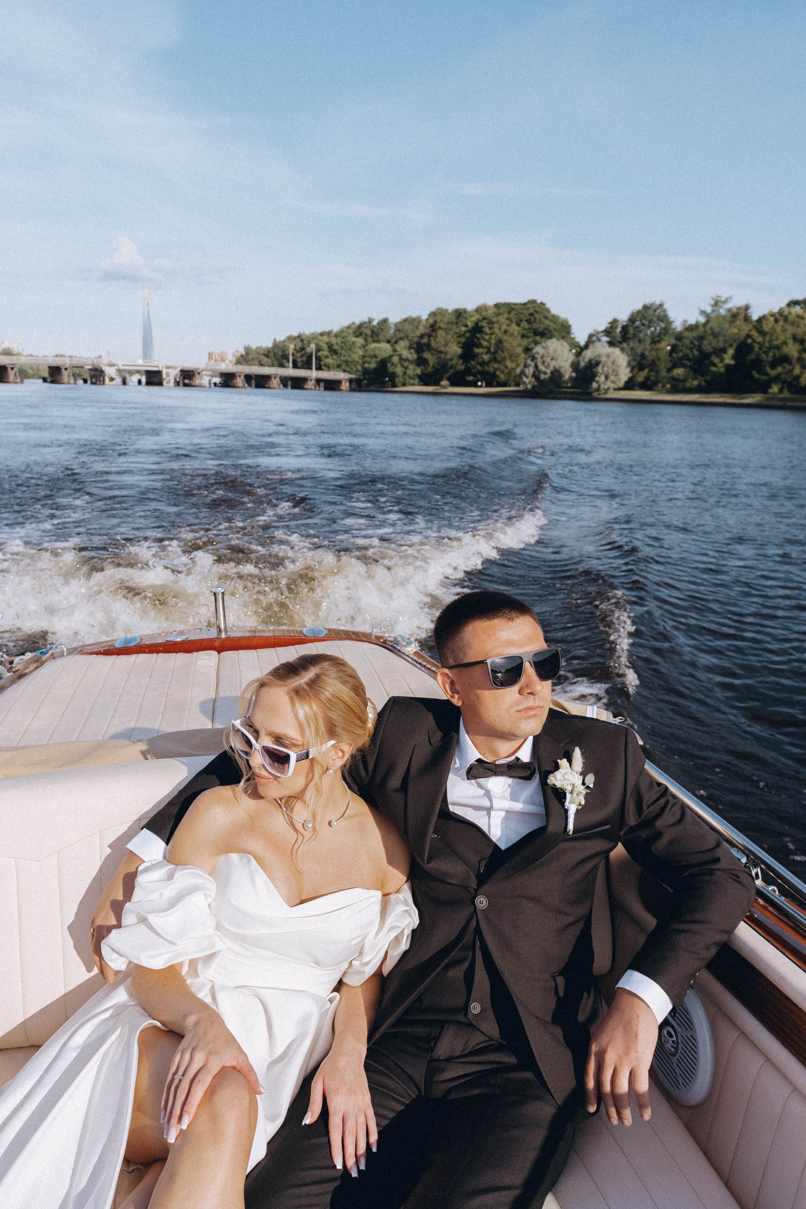 СВАДЕНБНАЯ СЬЕМКА НА КАТЕРЕ ПО КАНАЛАМ САНКТ-ПЕТЕРБУРГА И В АКВАТОРИИ НЕВЫ. Профессиональный фотограф, Санкт-Петербург — Виктория Богомолова