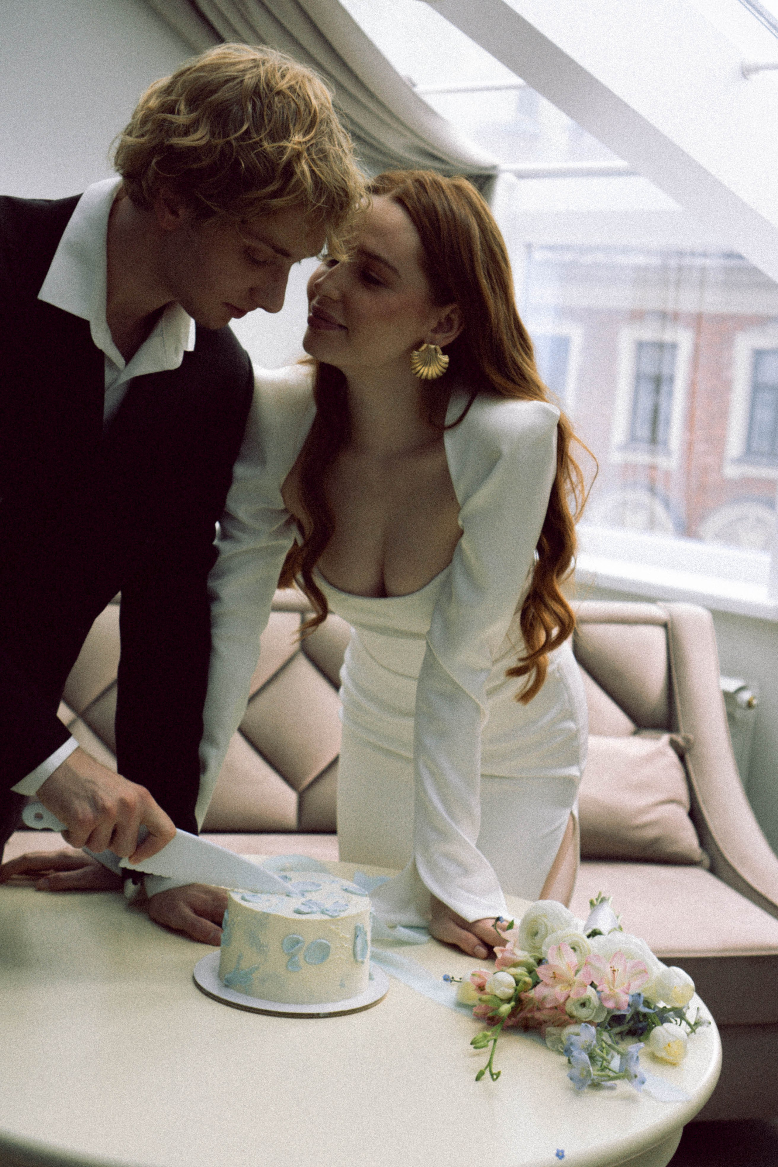 СВАДЕБНАЯ СЬЕМКА В ОТЕЛЕ. СБОРЫ ЖЕНИХА И НЕВЕСТЫ И ТАКЖЕ ТОР И ПОДГОТОВКА К ПРОГУЛКЕ. Профессиональный фотограф, Санкт-Петербург — Виктория Богомолова