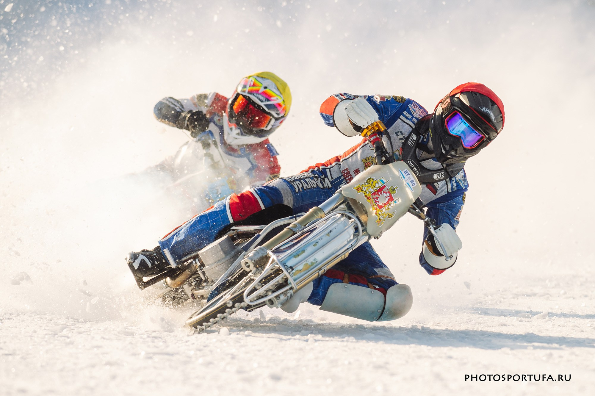 Мотогонку на льду. Спортивный фотограф в Уфе Евгений Буров