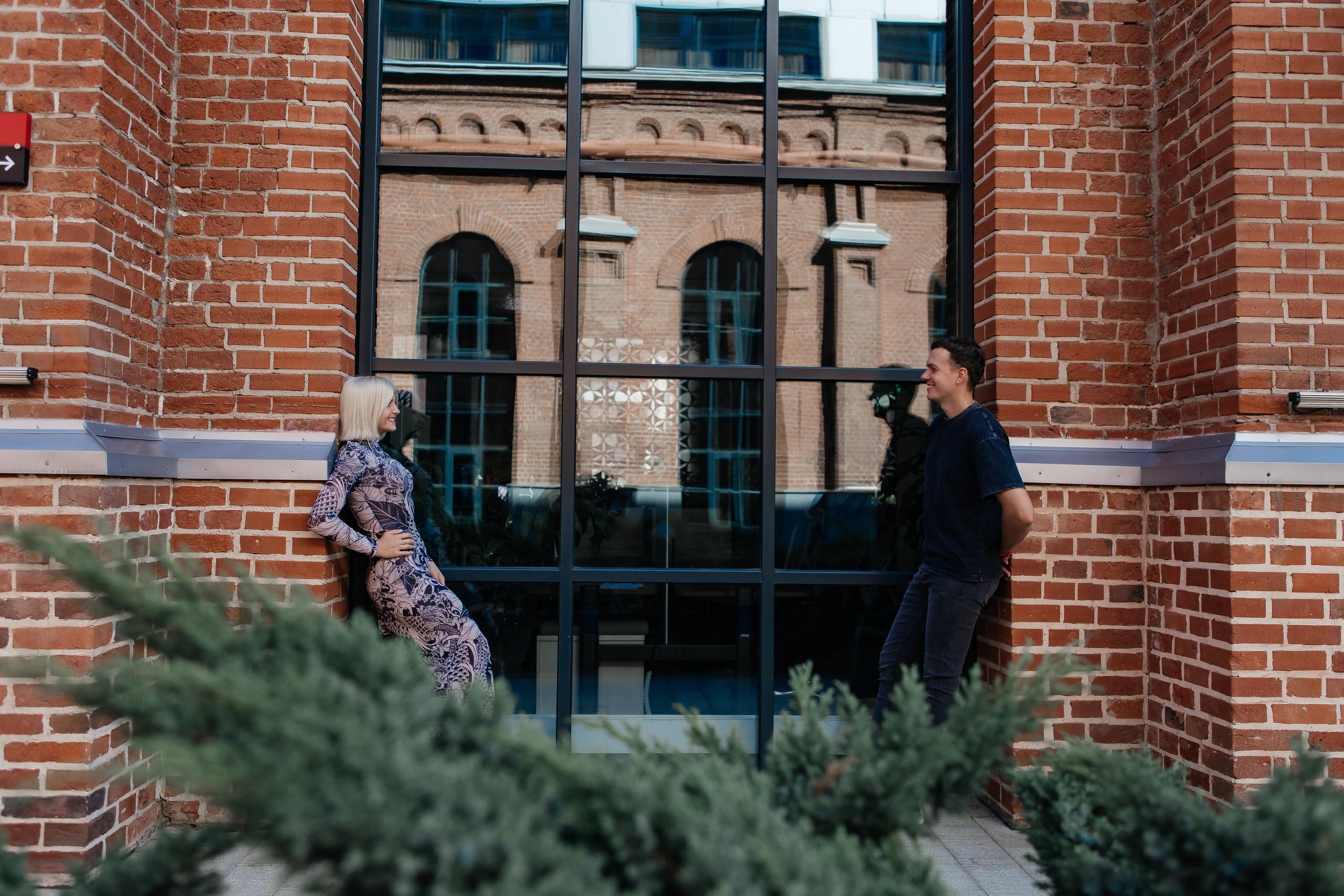 Фотопрогулка влюбленных среди современной архитектуры завода «Арма». Свадебный фотограф в Москве